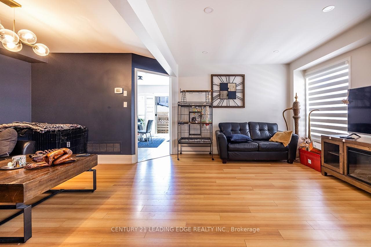 15 Warren Bradley Street photo 22