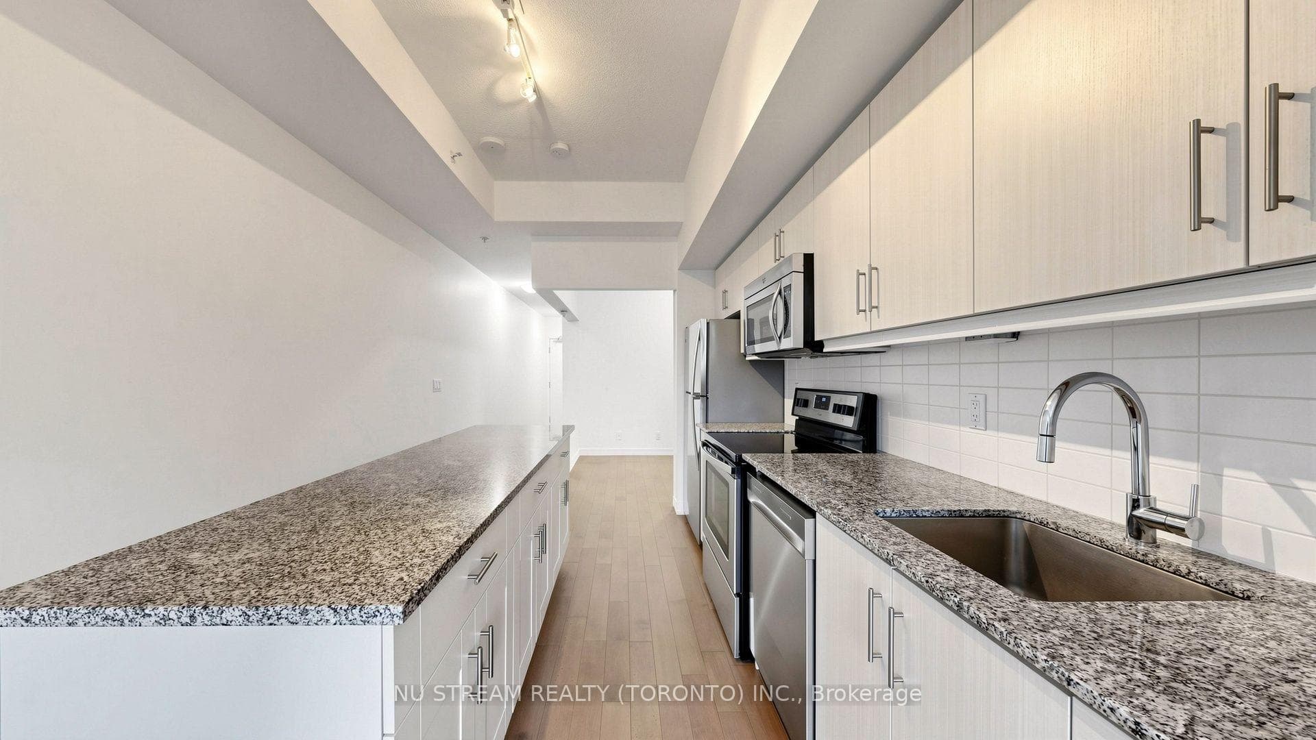 10 Willison Square Unit 708 photo 14