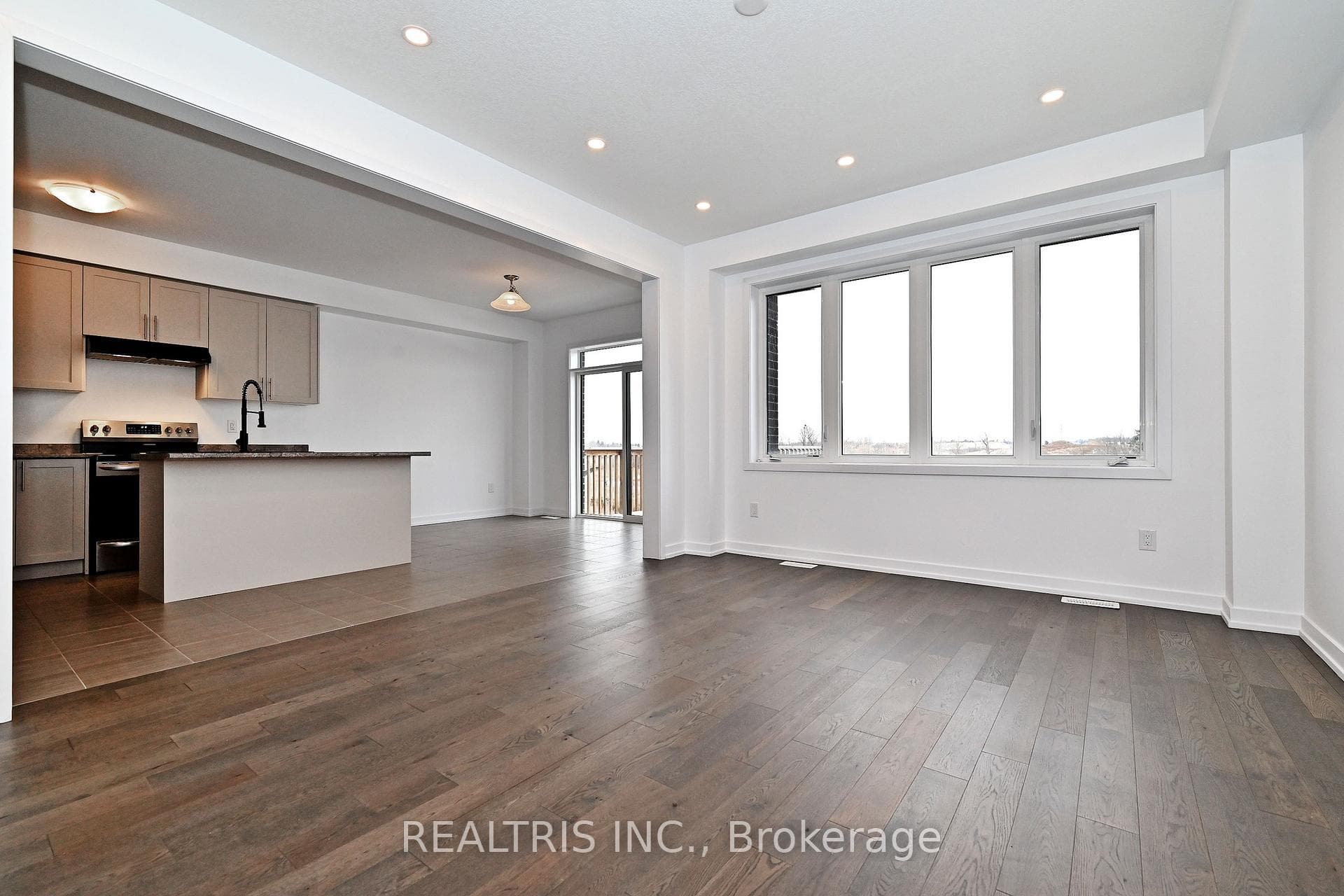 84 Hawick Crescent photo 6