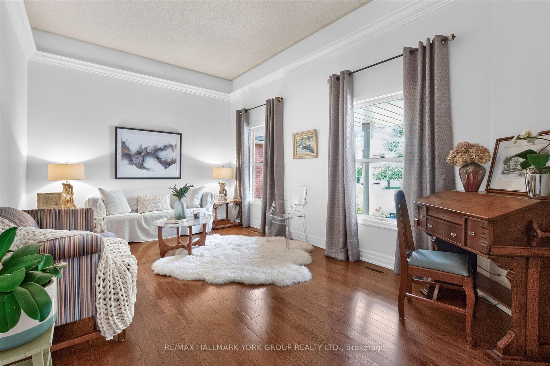 Breathtaking Living Room w/ soaring ceiling height