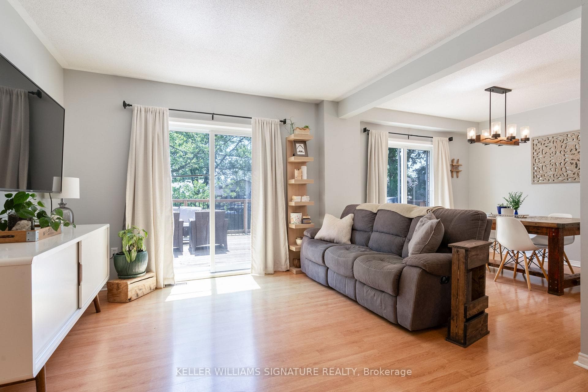 27 Stoneybrook Crescent photo 1
