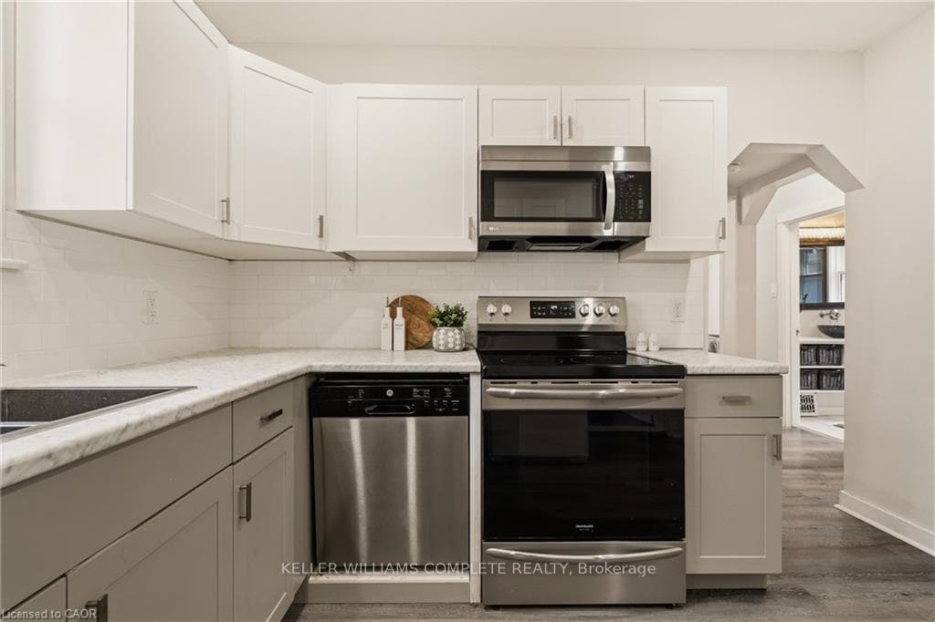148 Huxley Avenue photo 13