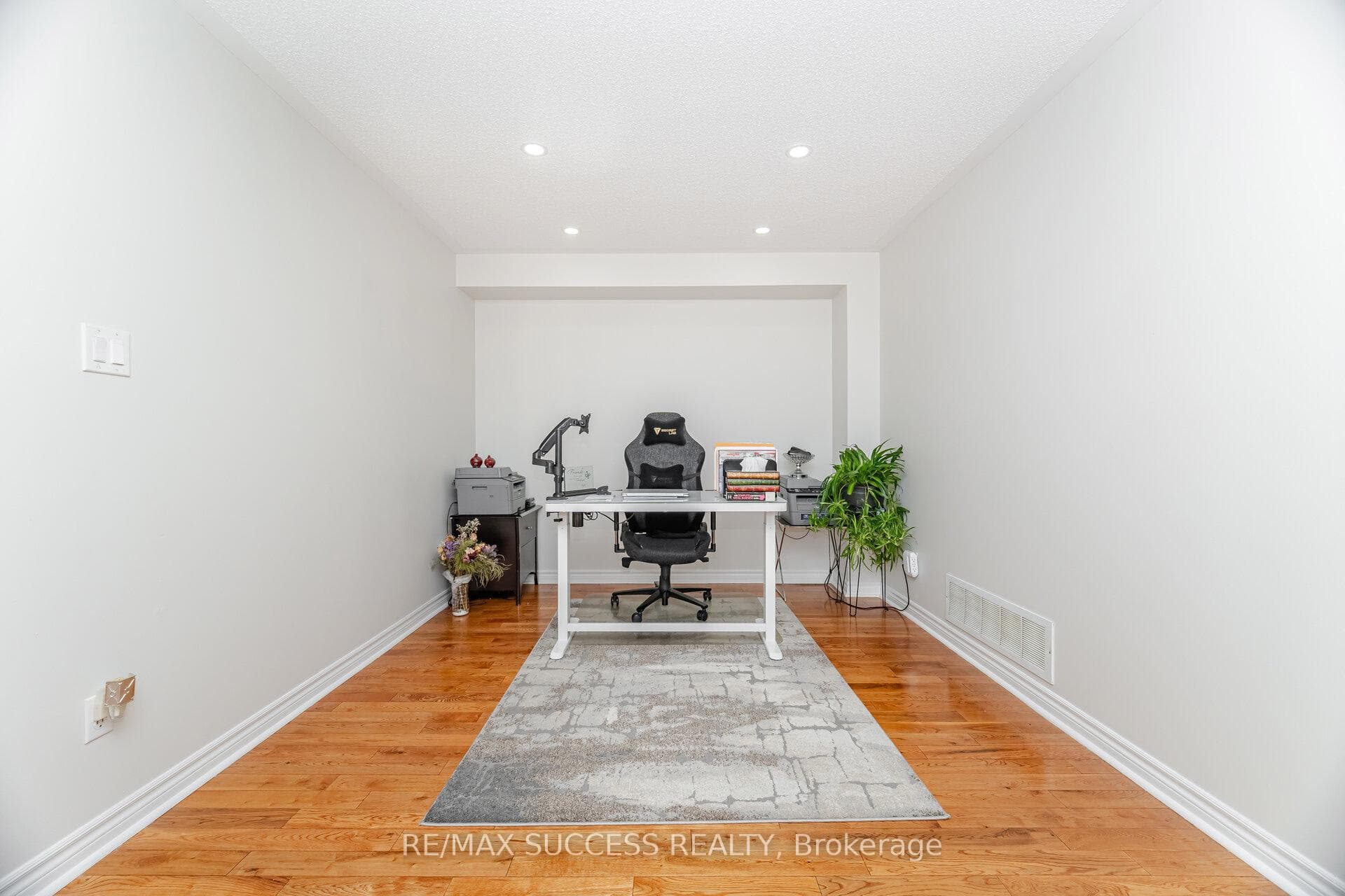 3570 Southwick Street photo 9