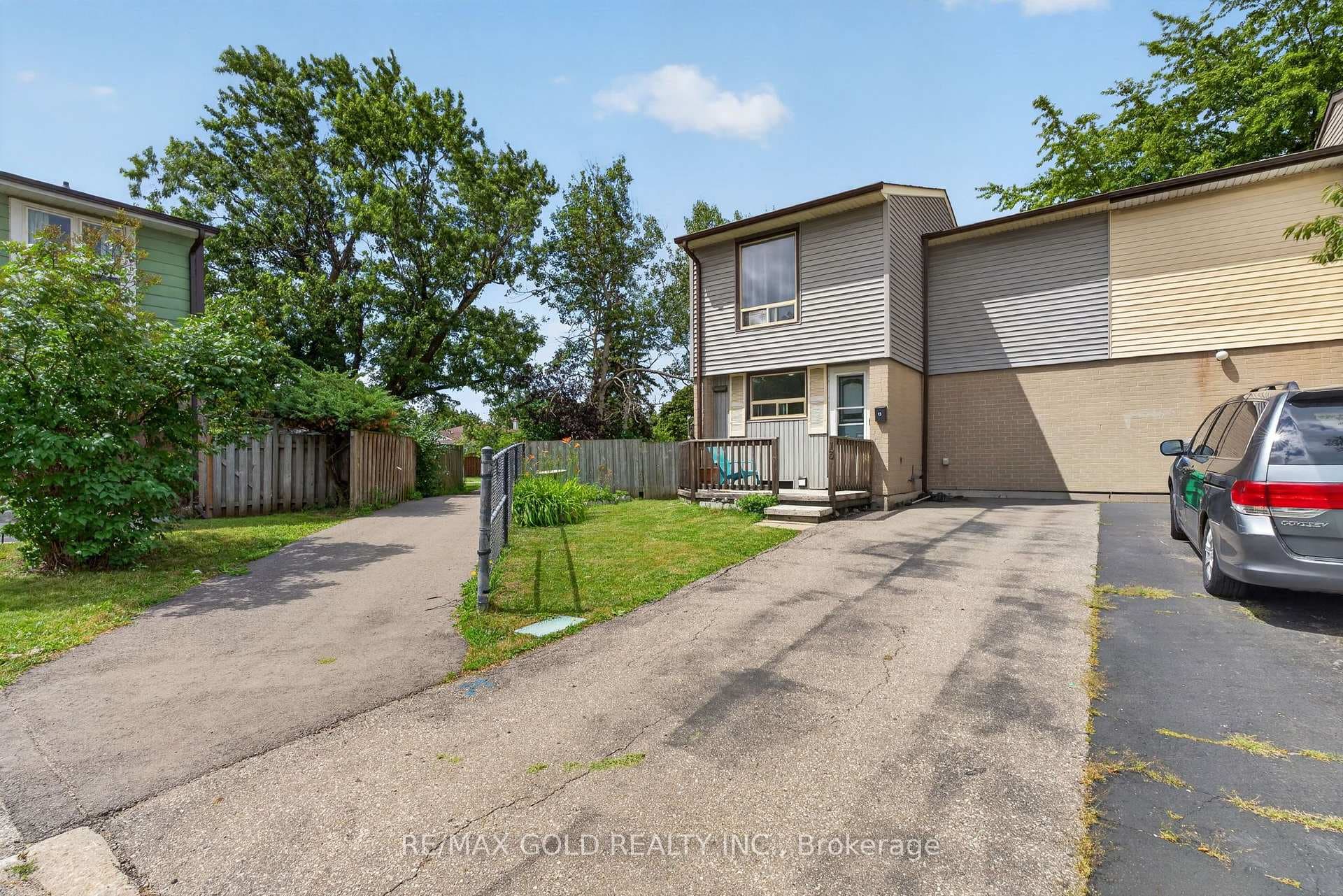 13 Gold Pine Court photo 3