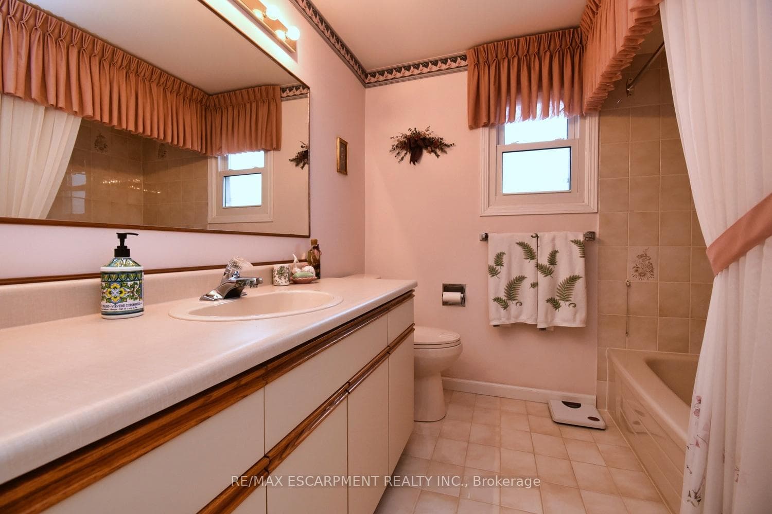 54 Ramsden Drive photo 30