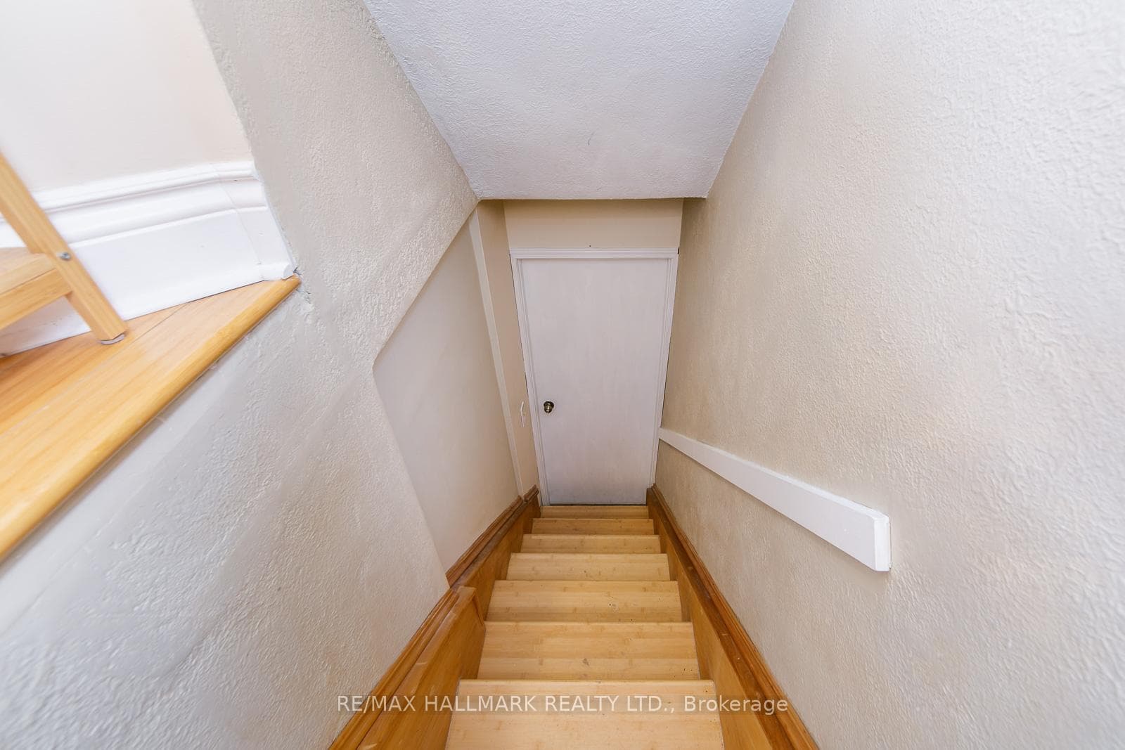 96 Hertle Avenue Unit Upper photo 3
