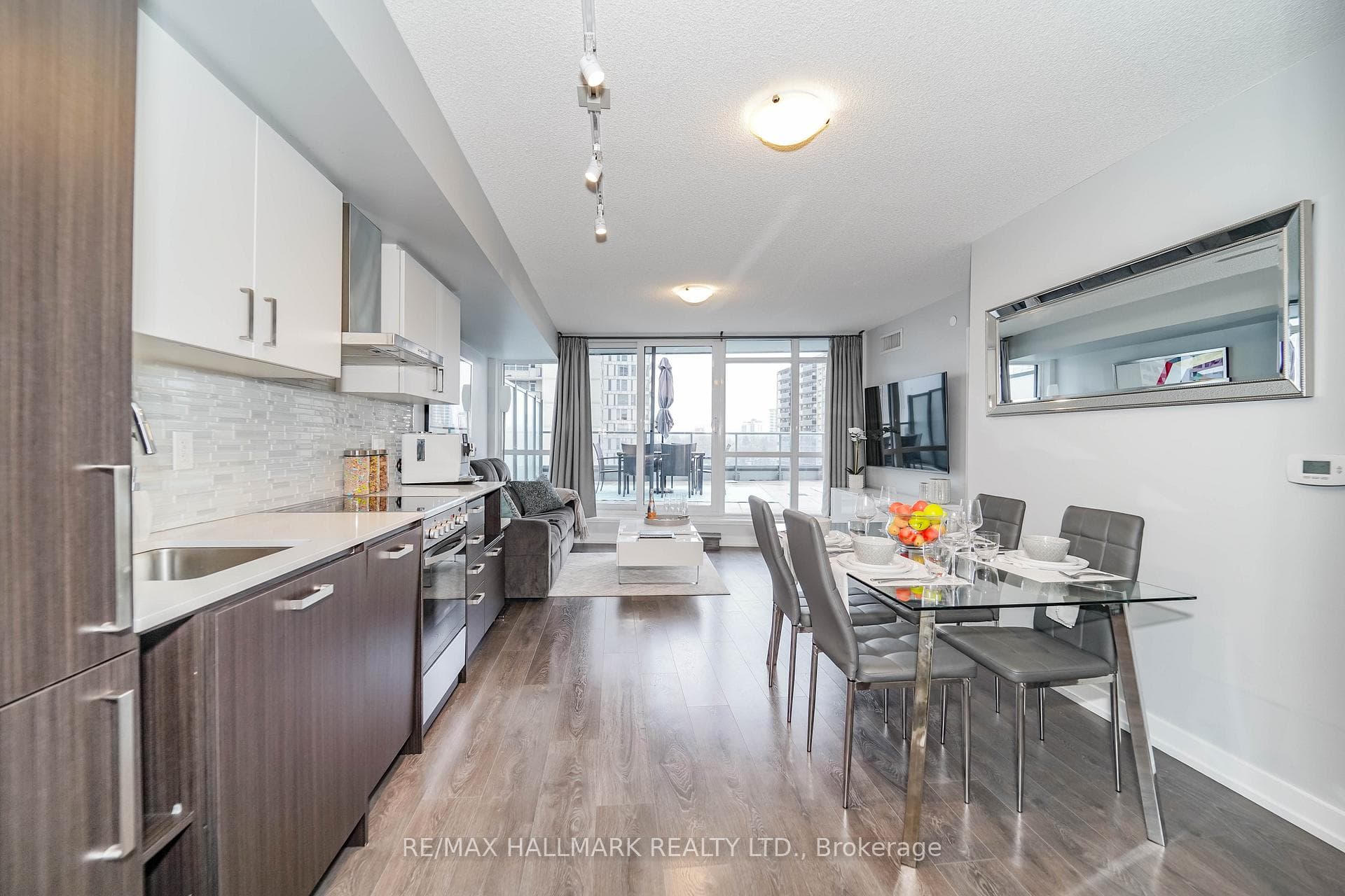 125 Redpath Avenue Unit 812 photo 10