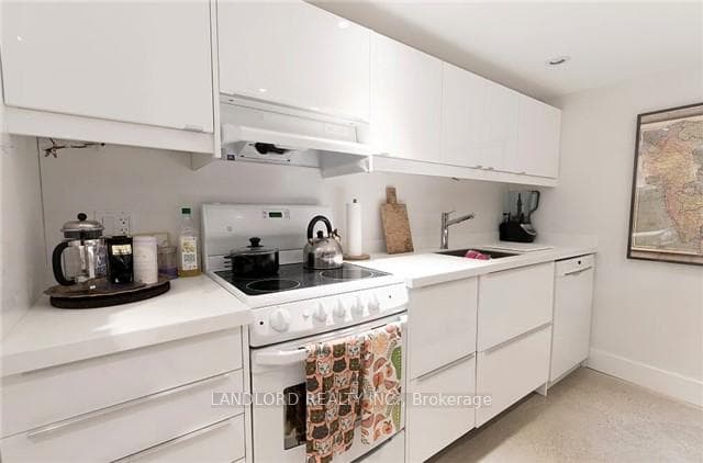 2251 Dundas Street Unit Lower photo 9
