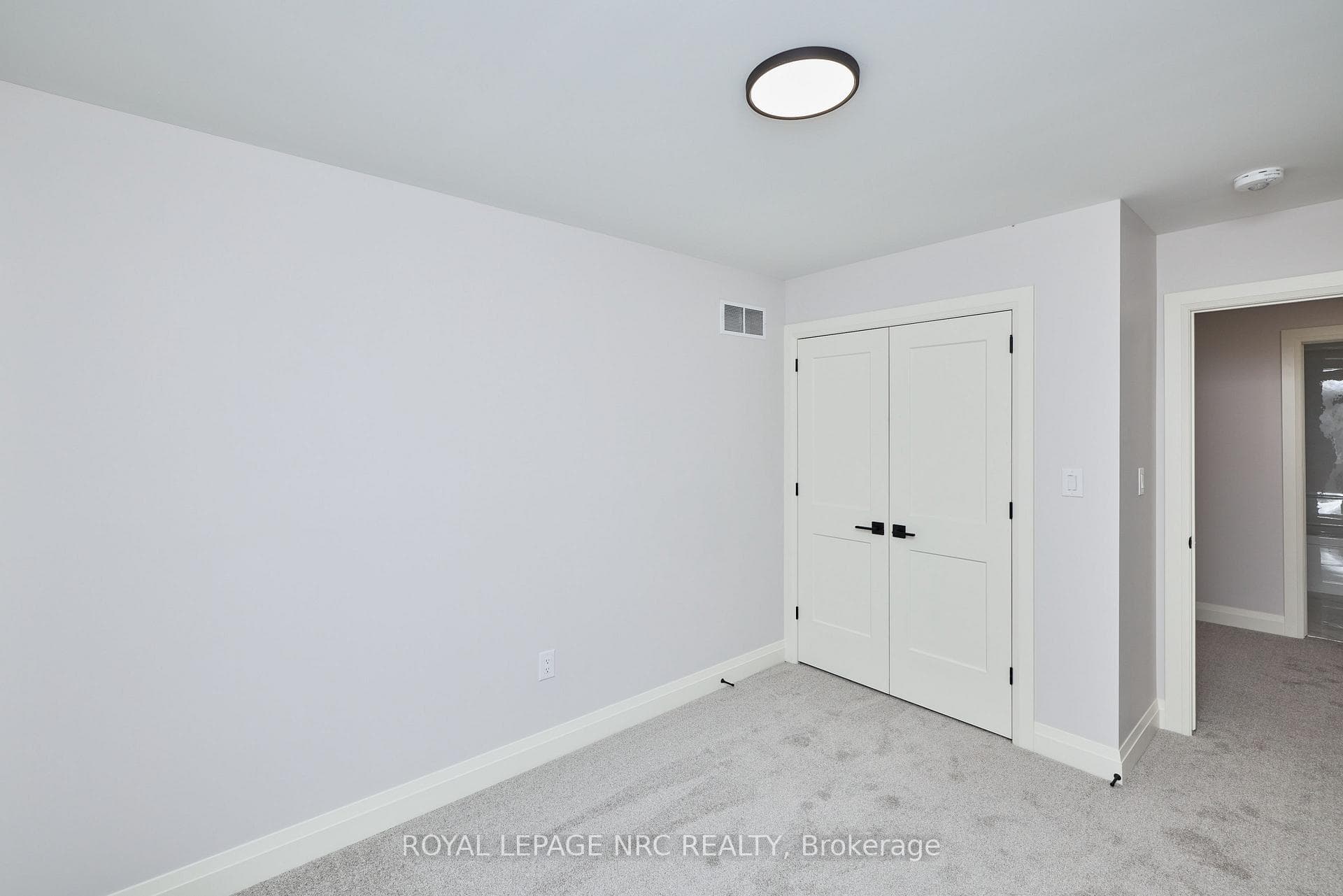 196 Hodgkins Avenue photo 31