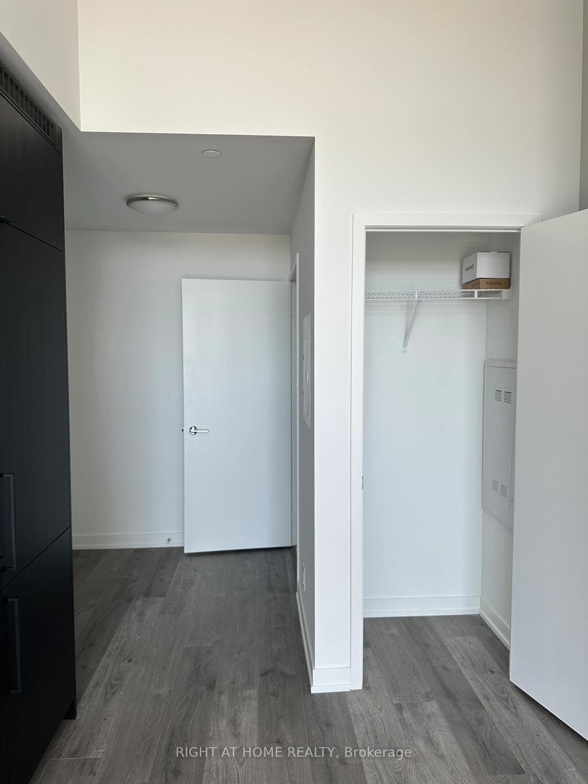 285 Dufferin Street Unit 723 photo 3