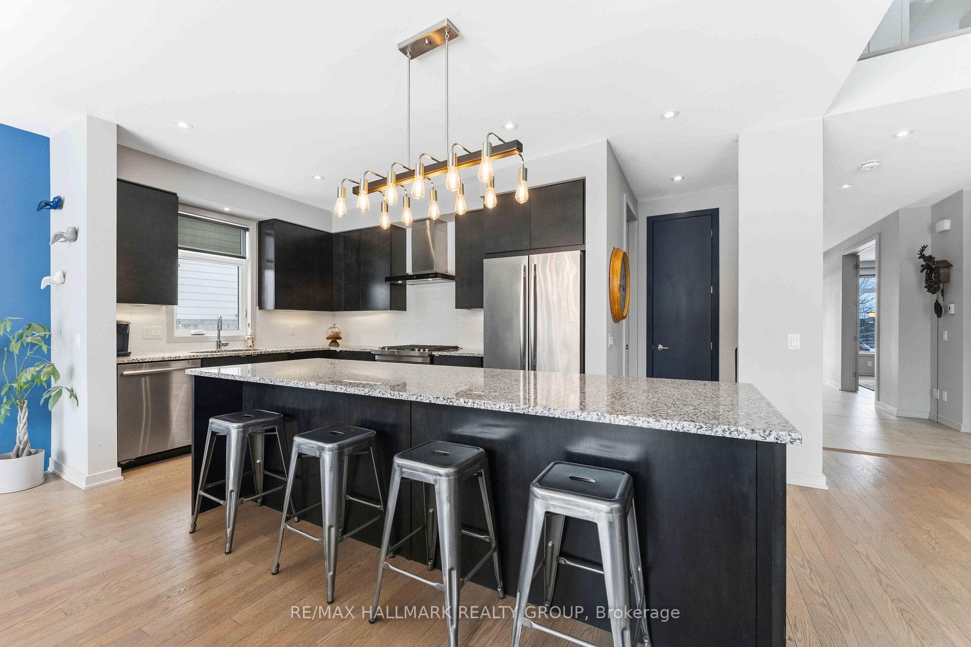 254 Sunnyridge Crescent photo 8