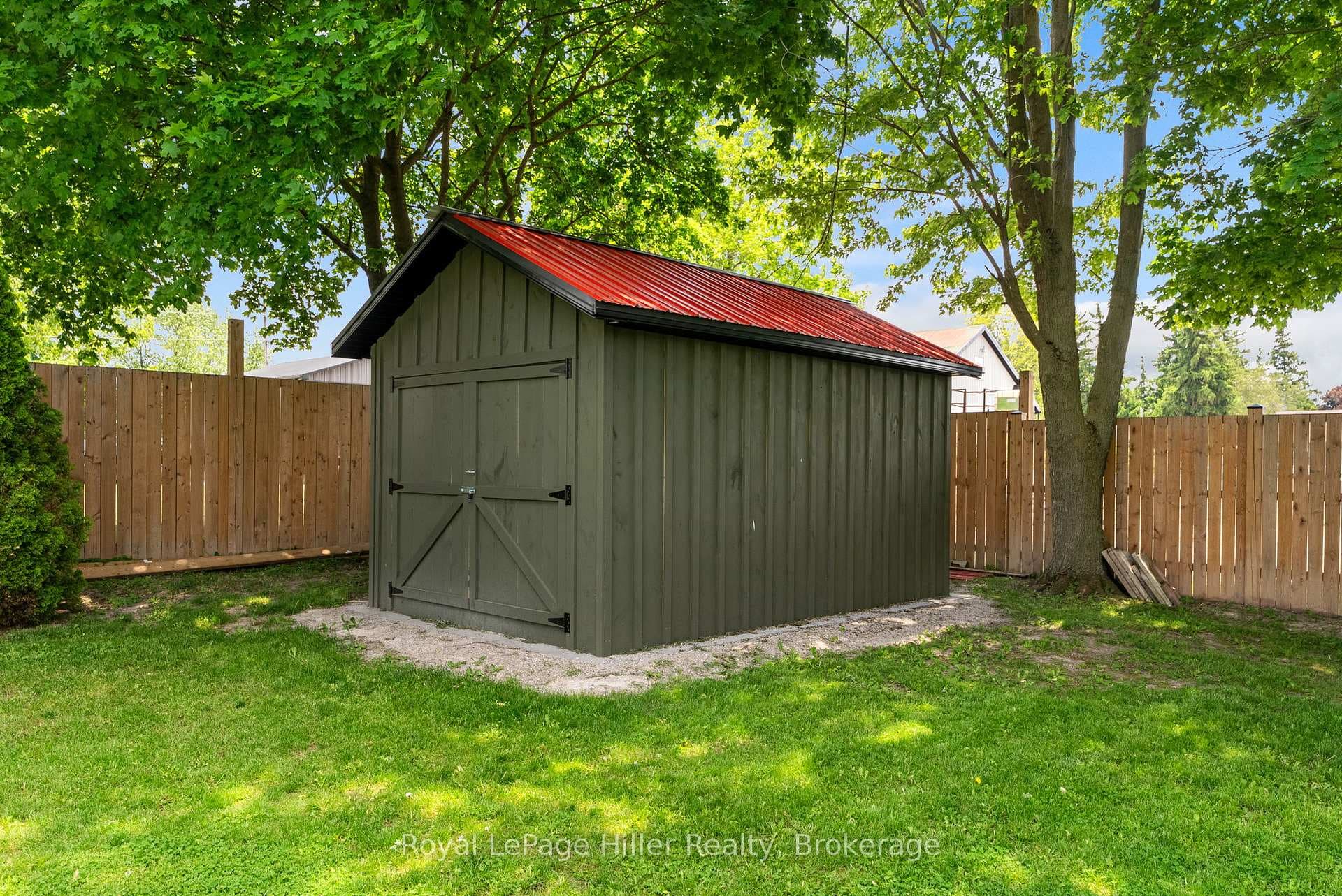 125 Portland Street photo 32
