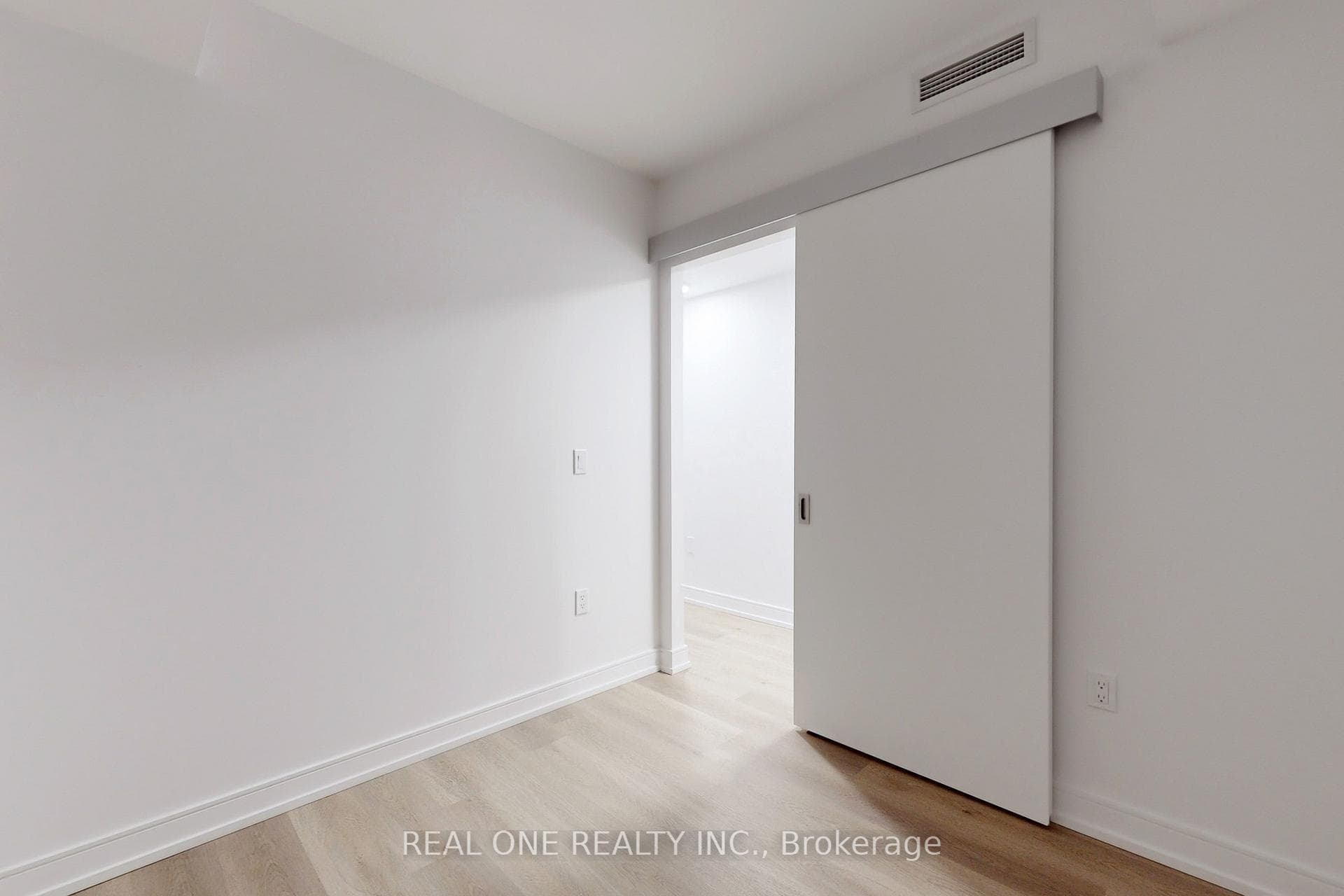 1 Jarvis Street Unit 821 photo 33