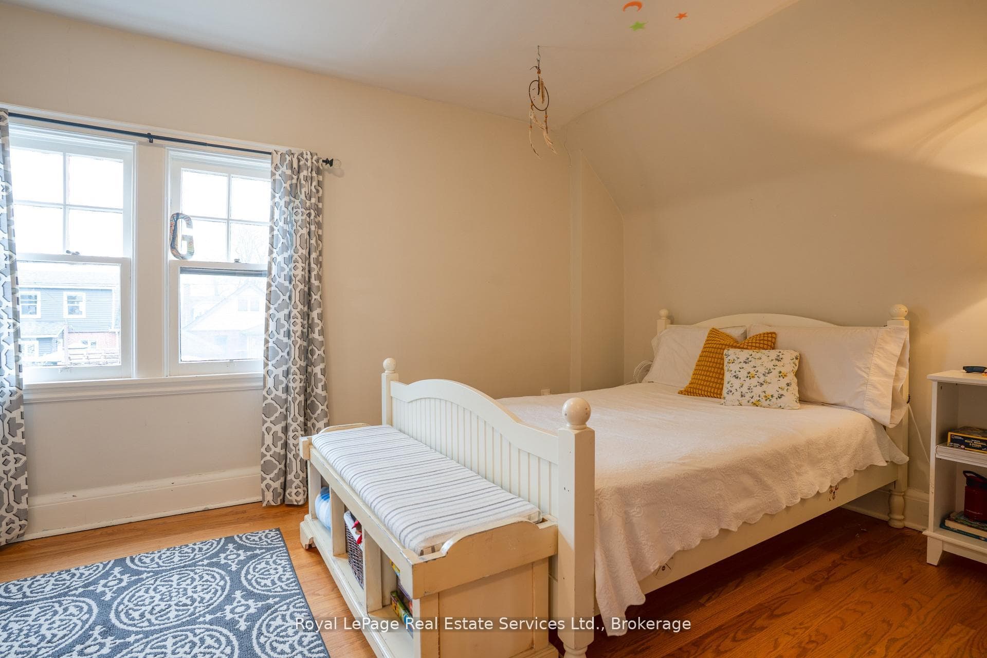 2nd bedroom