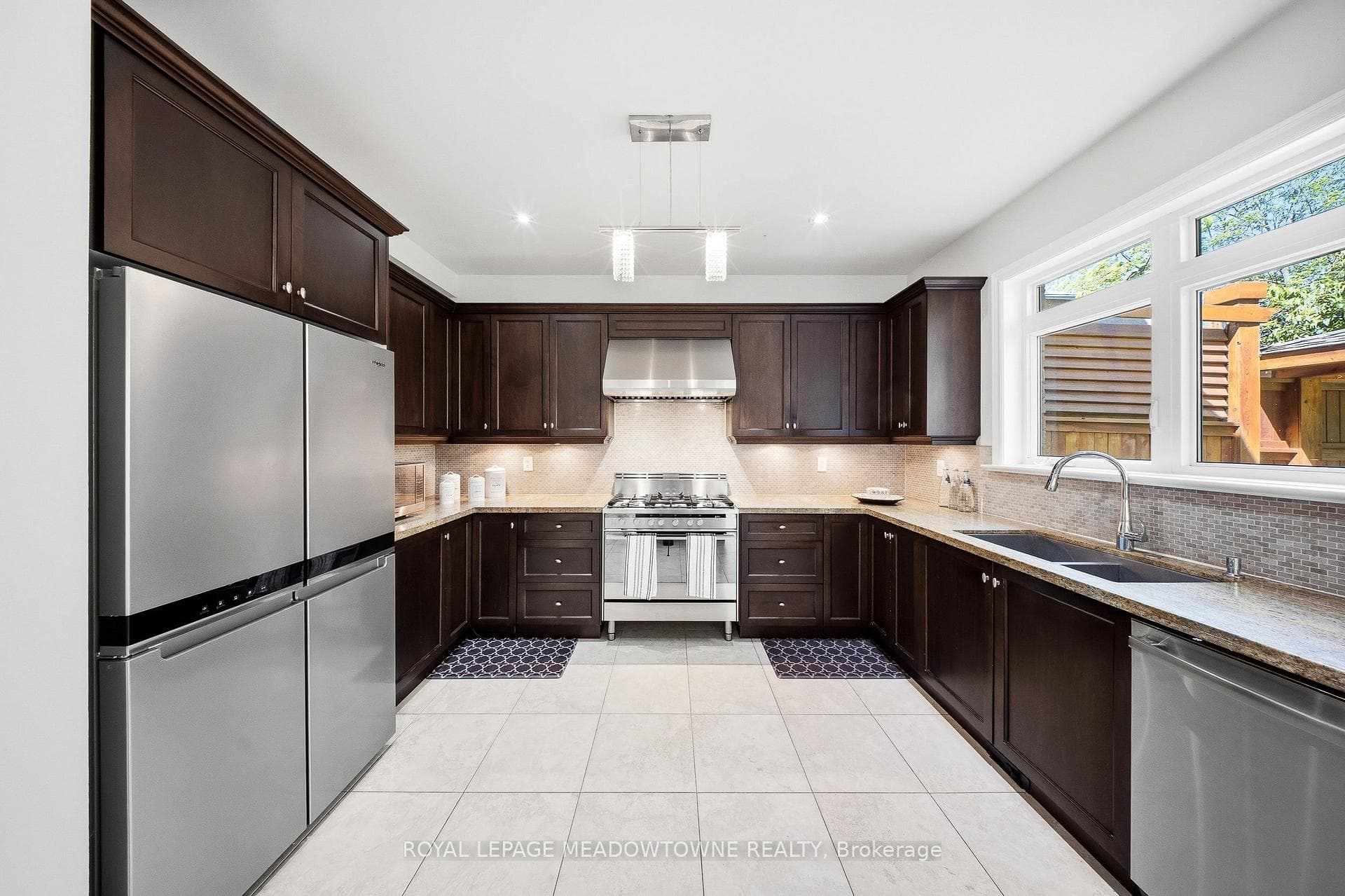 298 Eaton Street photo 17