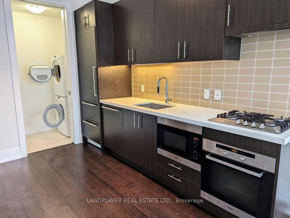 39 Queens Quay Unit 1030 photo 5