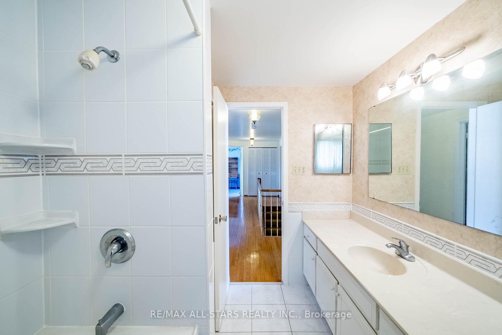 57 Gloxinia Crescent photo 26