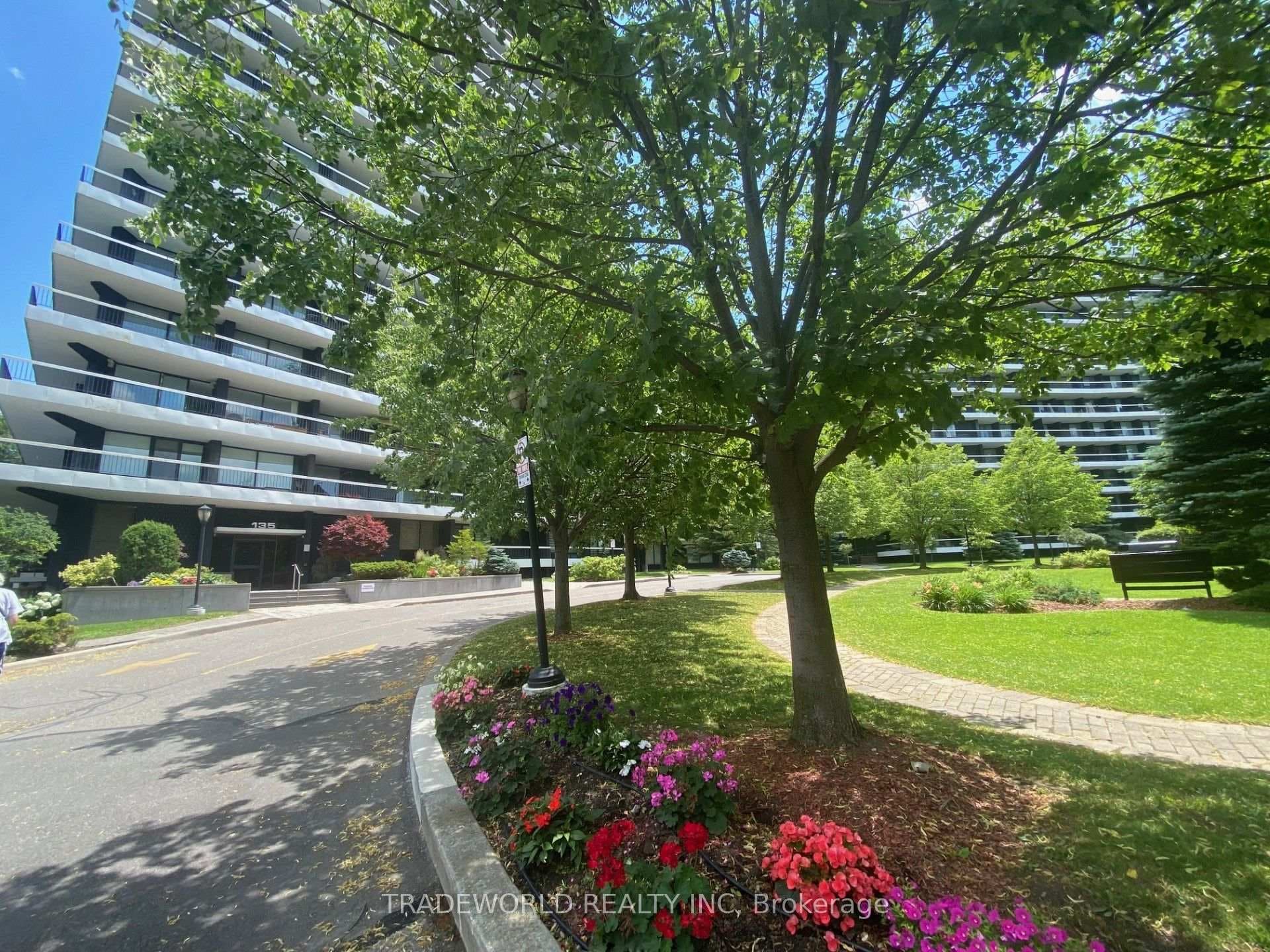 135 Antibes Drive Unit 1506 photo 2