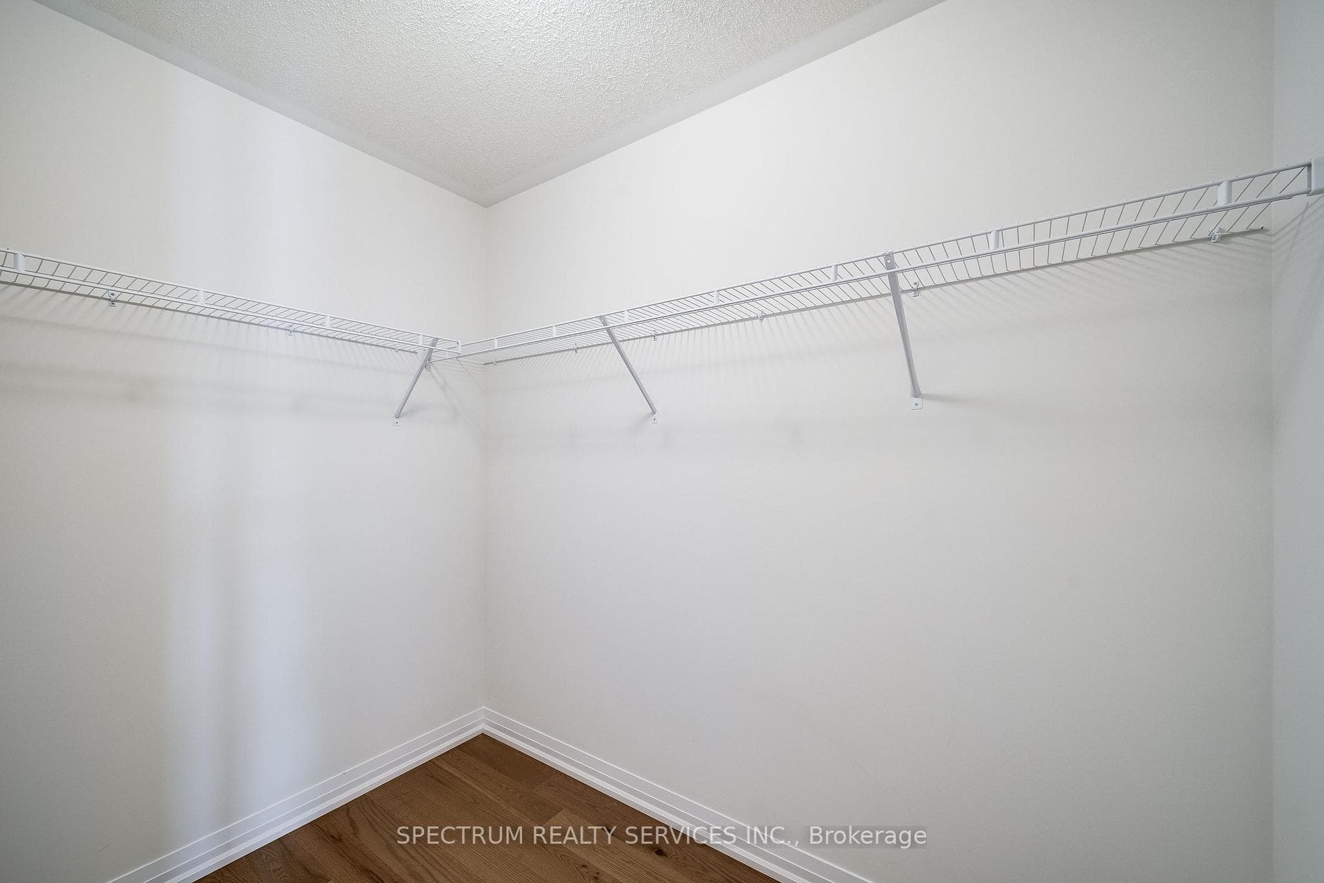 132 Adario Crescent photo 24