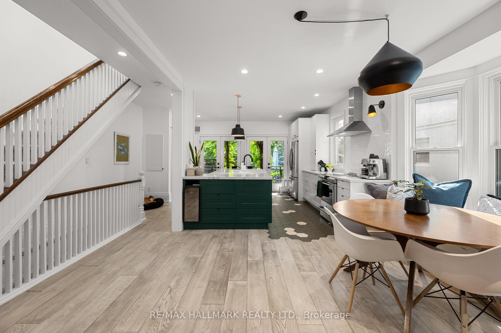 15 Redwood Avenue photo 1