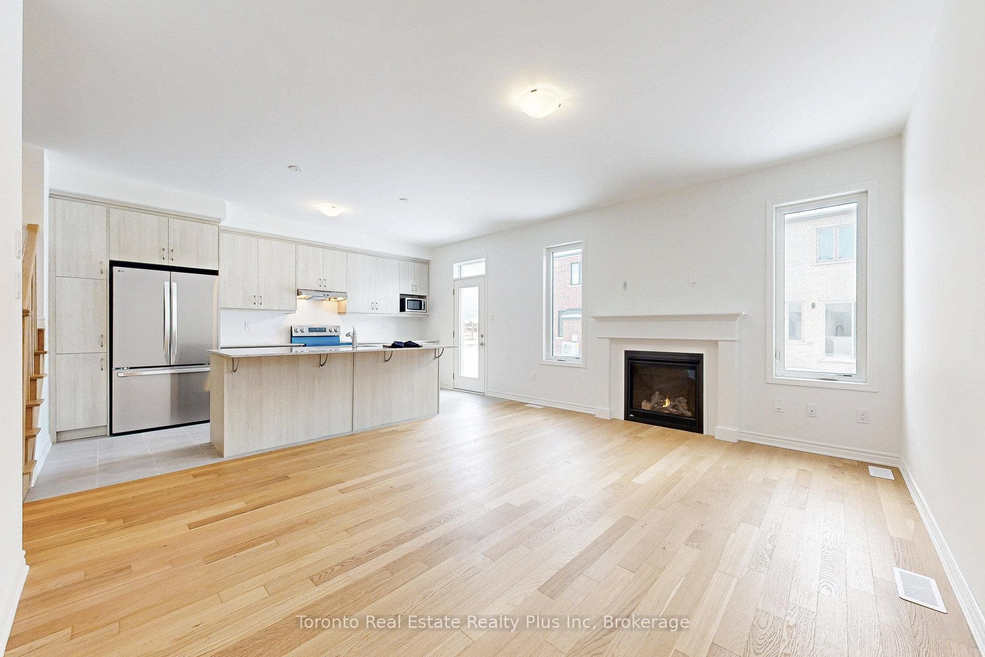 1476 Melville bonus Crescent photo 24