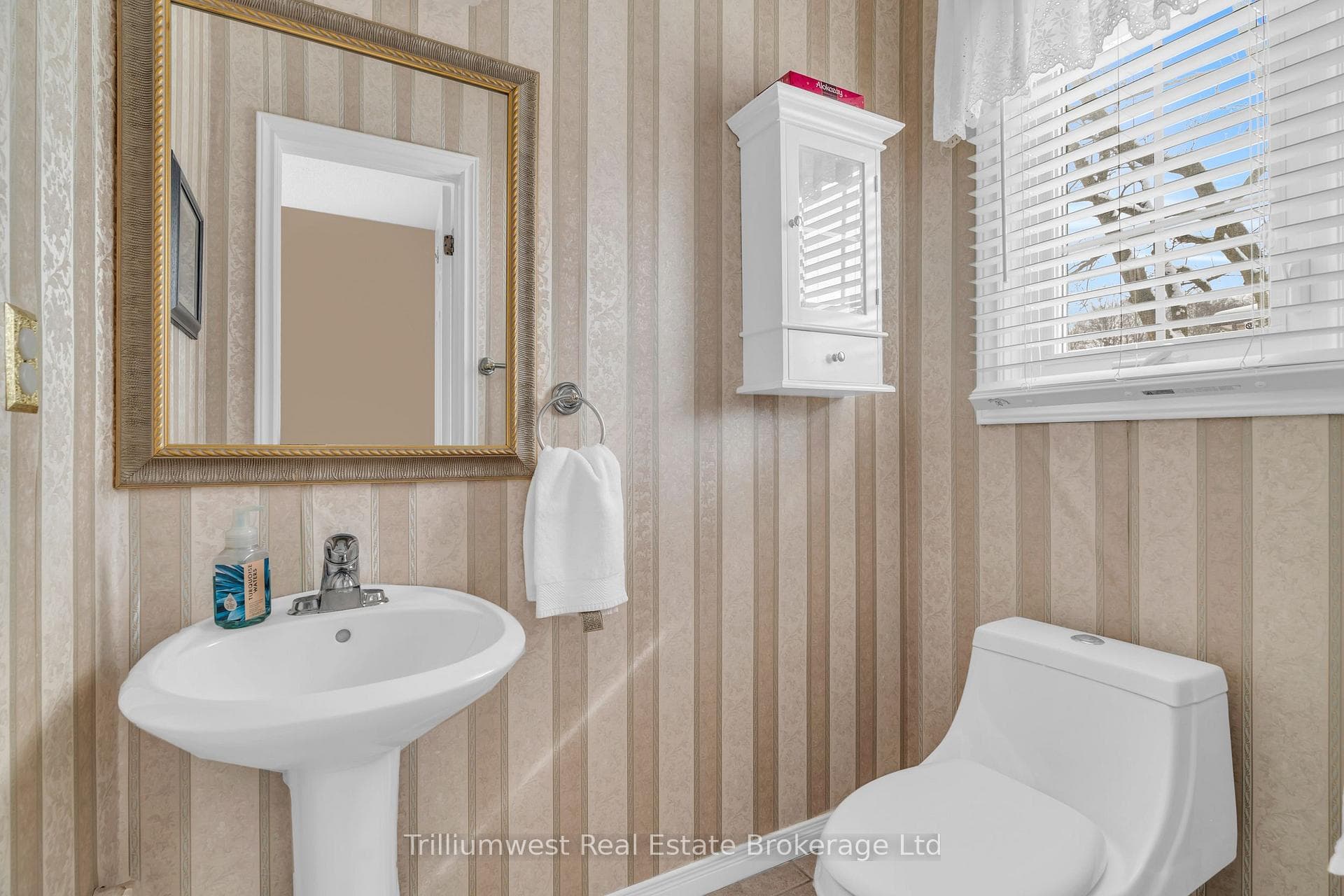 375 Holiday Inn Drive photo 5