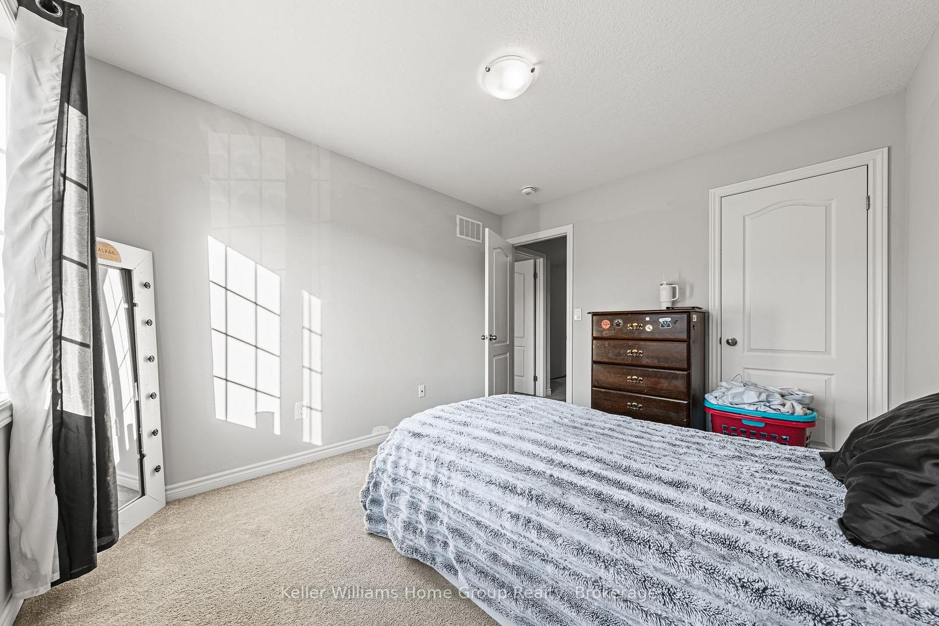 24 Courtney Street photo 32