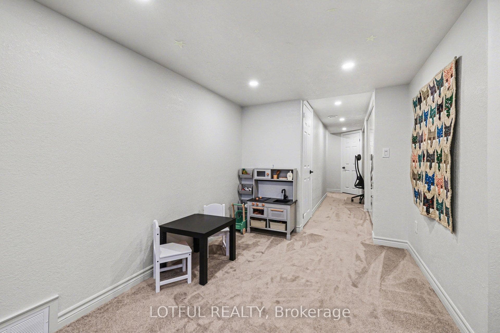 521 Foxlight Circle photo 31