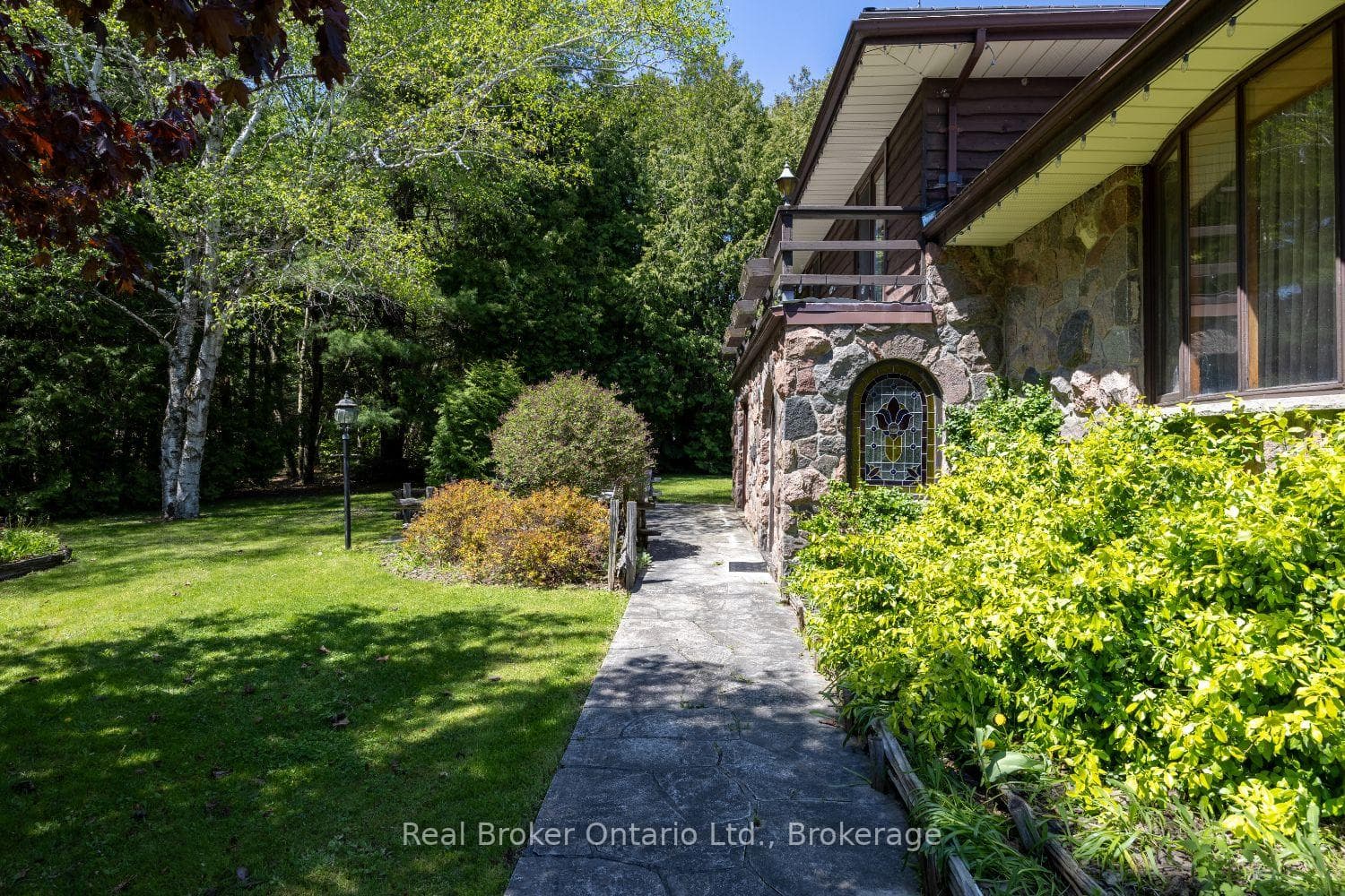 4301 Squair Road photo 7