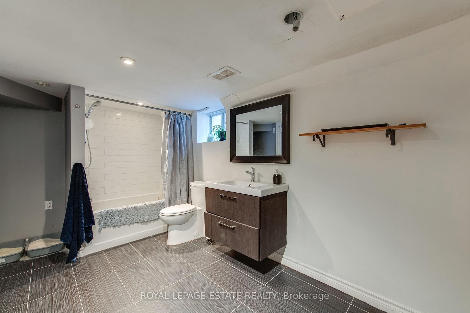 Basement 4 piece bath