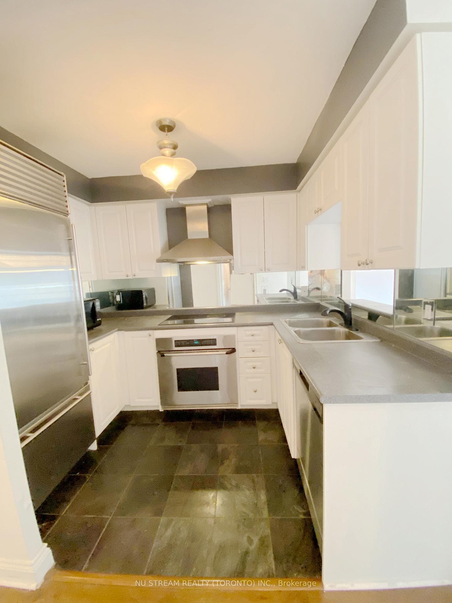 909 Bay Street Unit 1005 photo 5