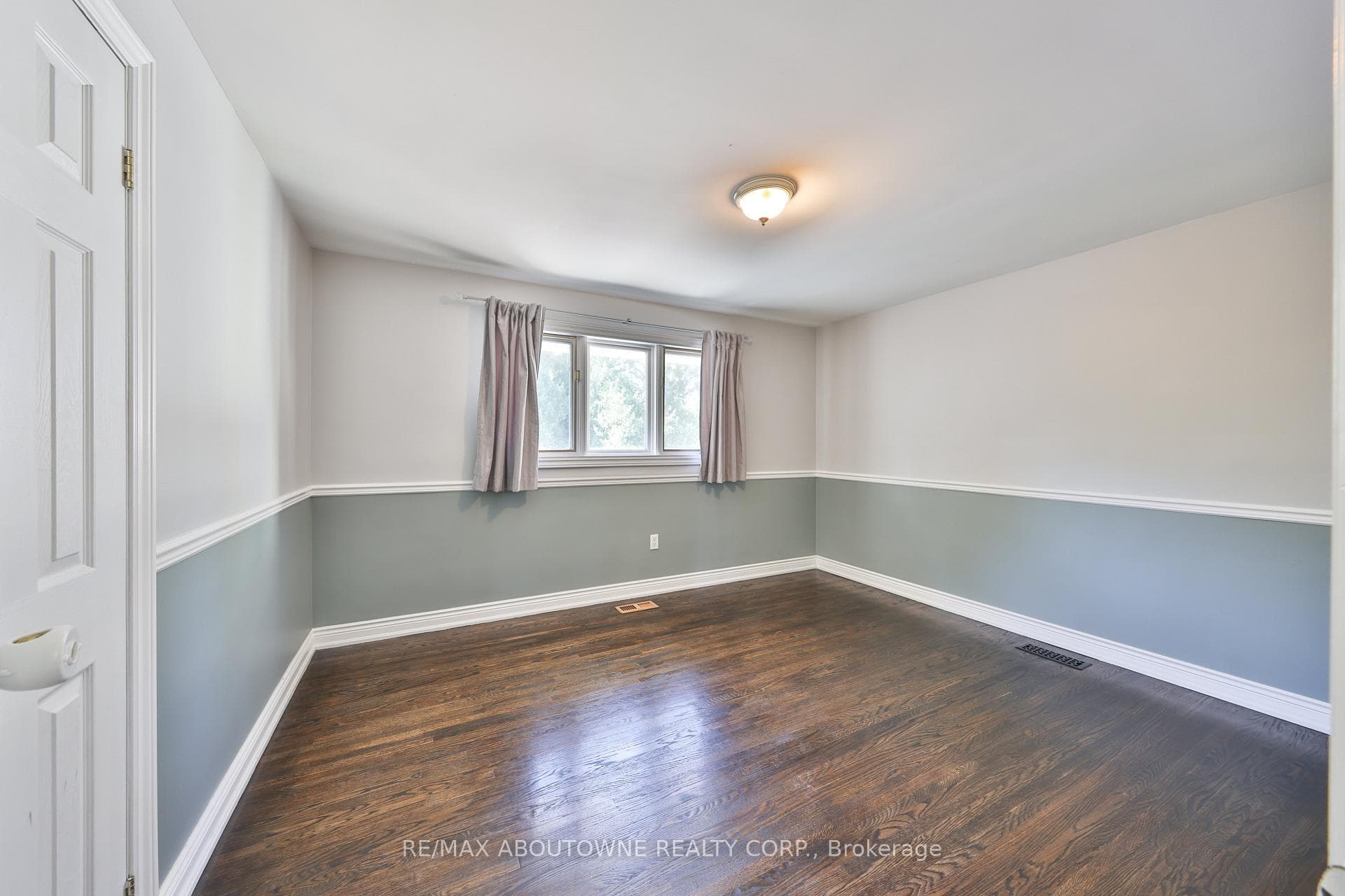 240 Tweedsdale Crescent photo 23