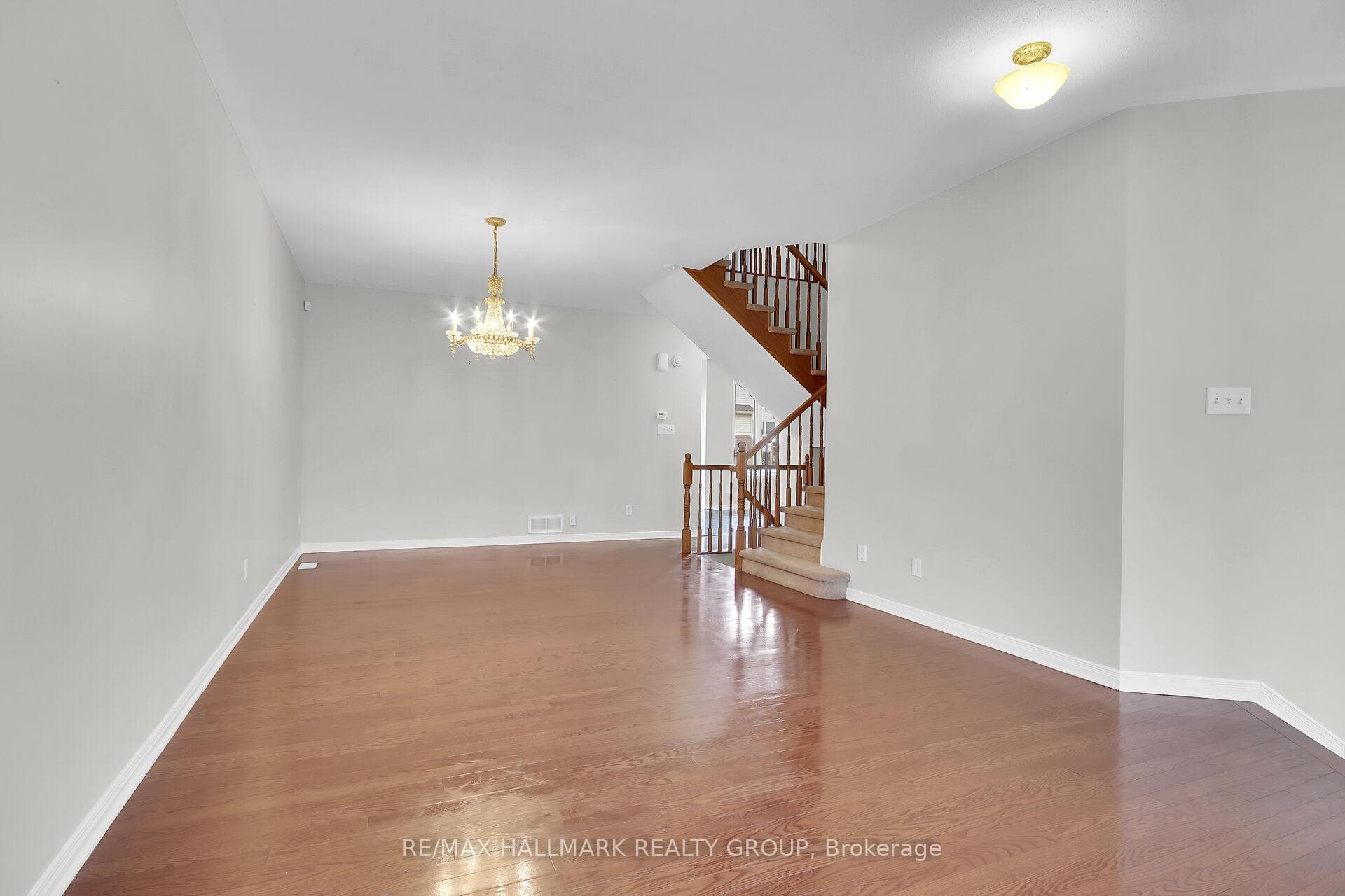 714 Clearbrook Drive photo 3