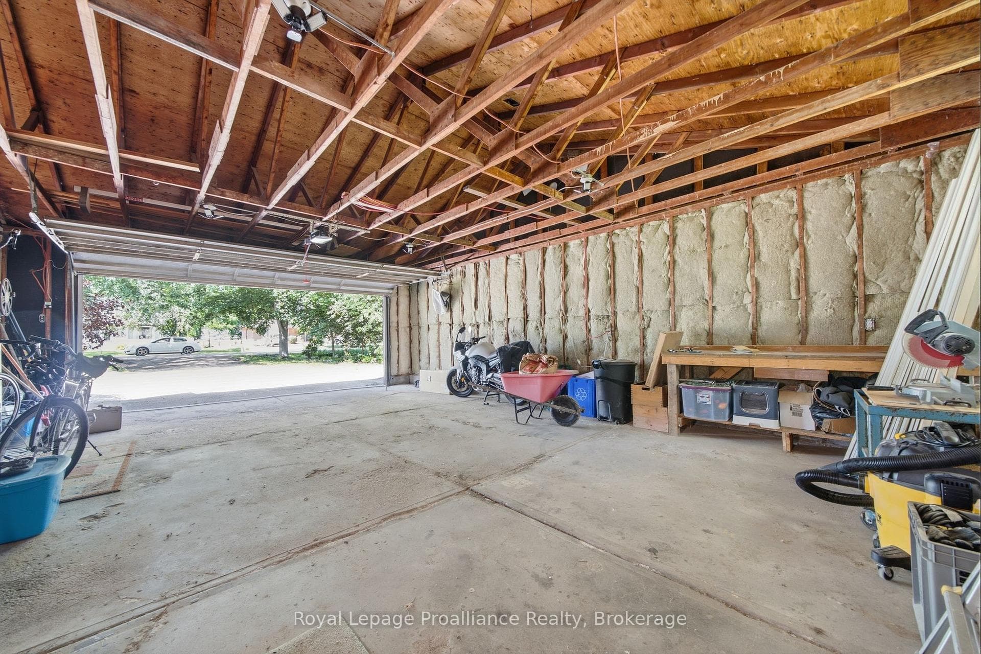 41 WALTER Avenue photo 34