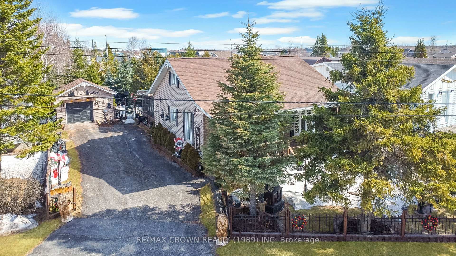 24 Fontaine Drive photo 2
