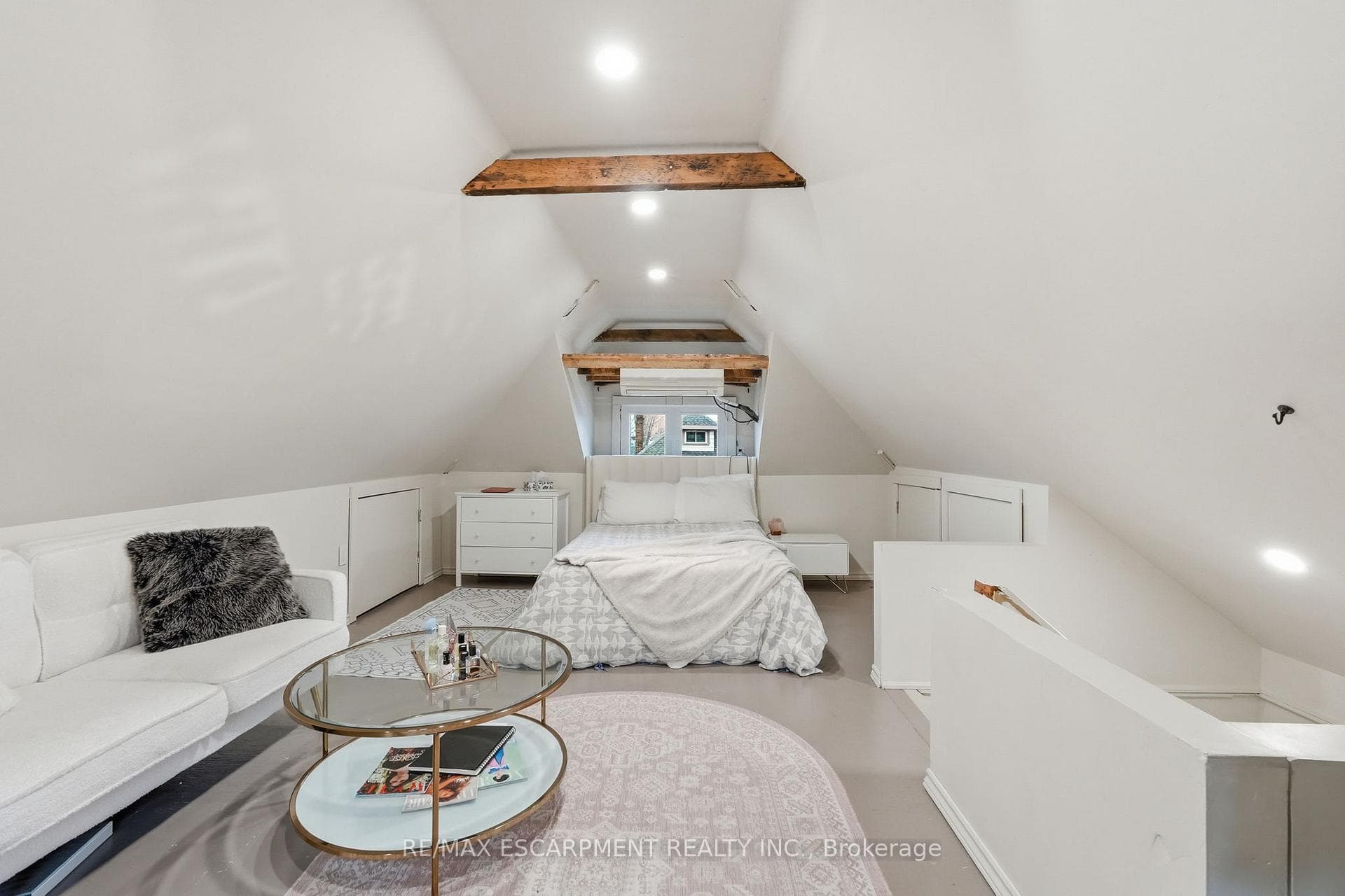 1 Rutherford Avenue photo 29