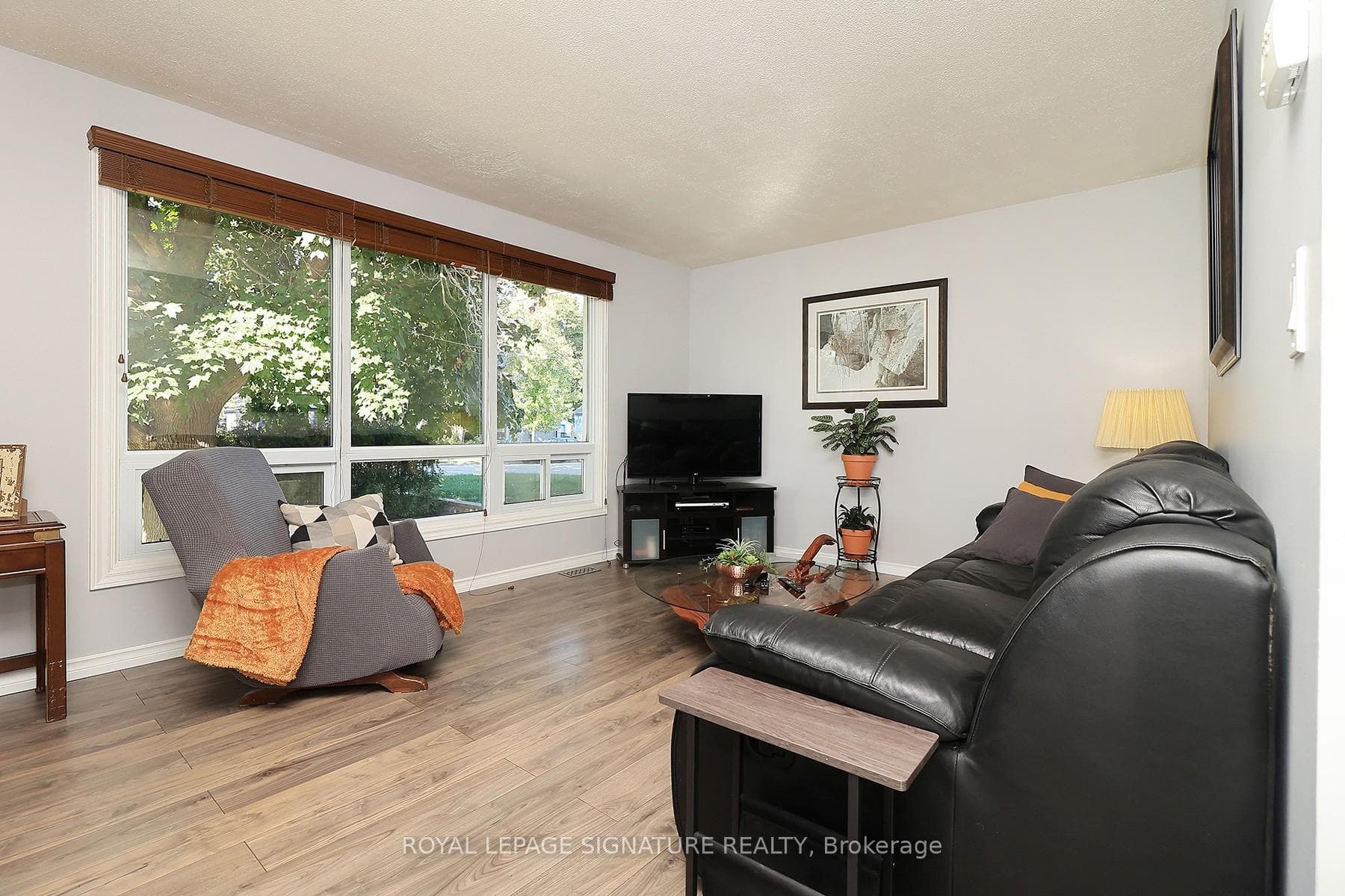 733 Hillview Crescent photo 8
