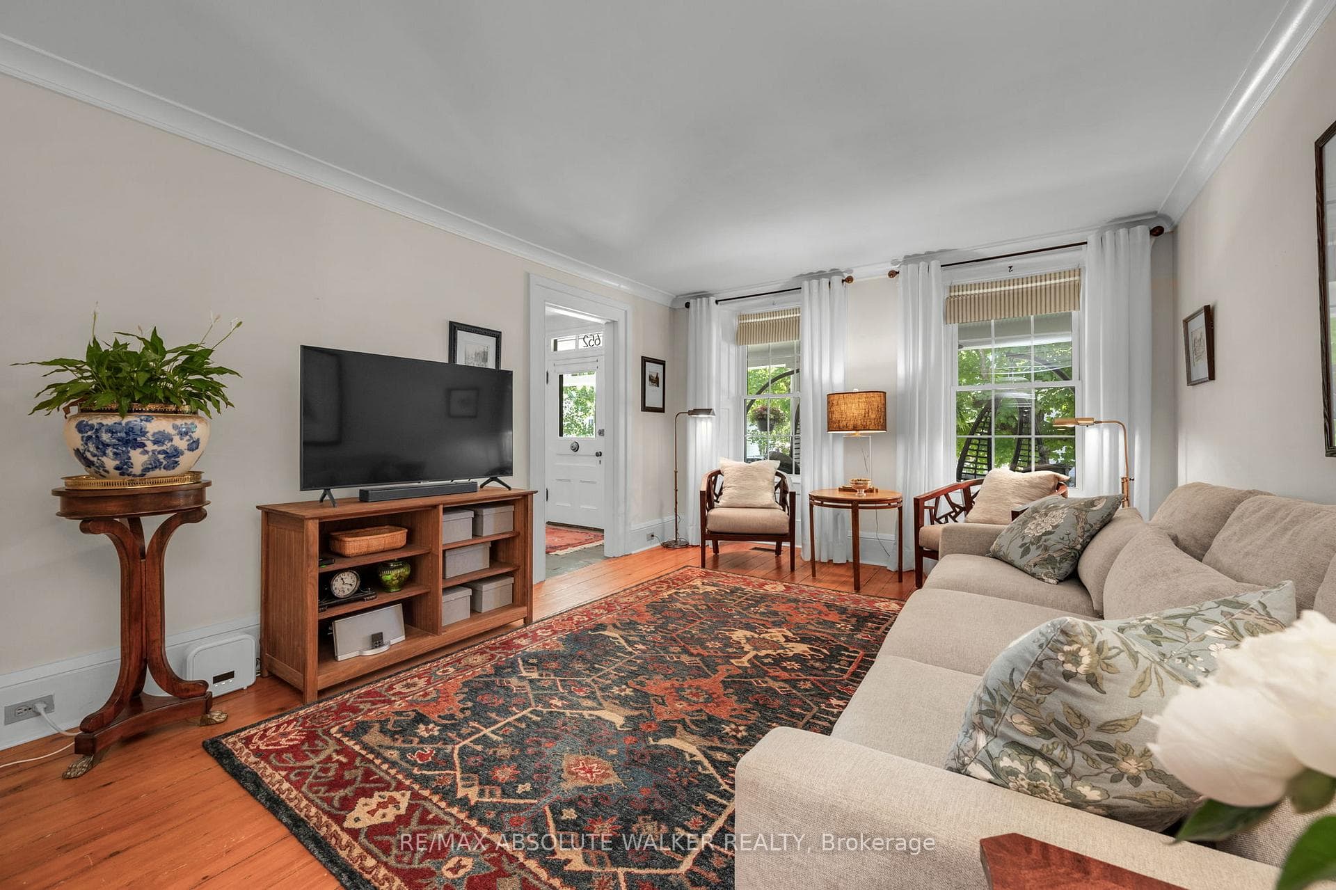 652 Henry Street photo 6