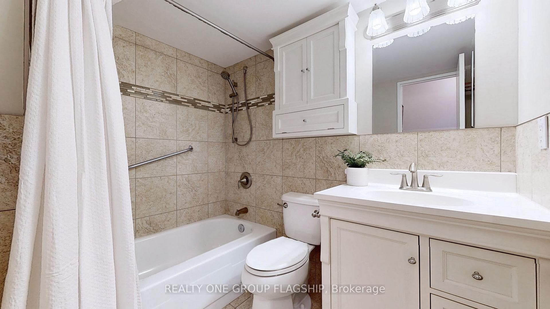 225 Harvard Place Unit 1605 photo 18