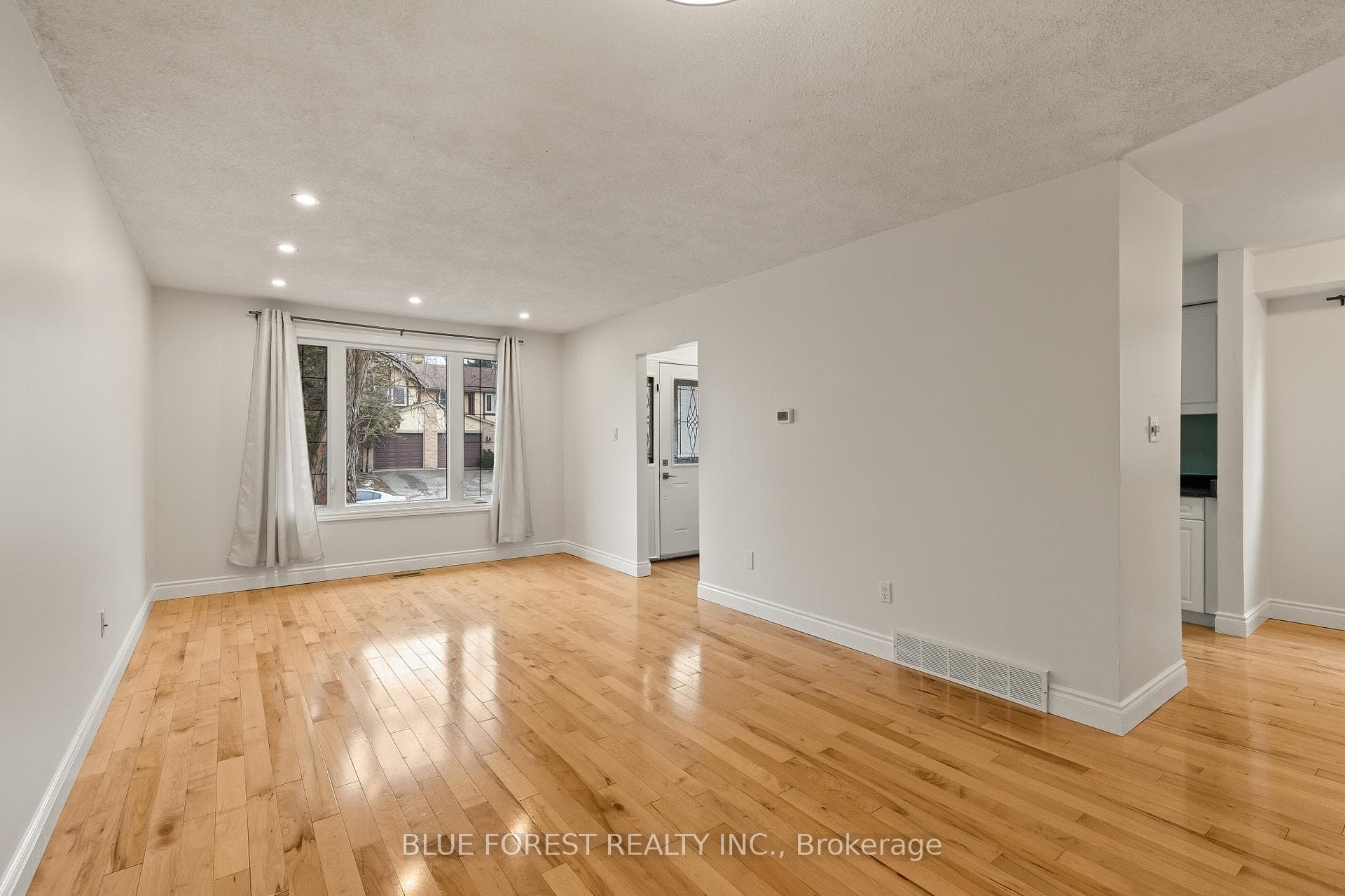 1806 Attawandaron Road photo 6