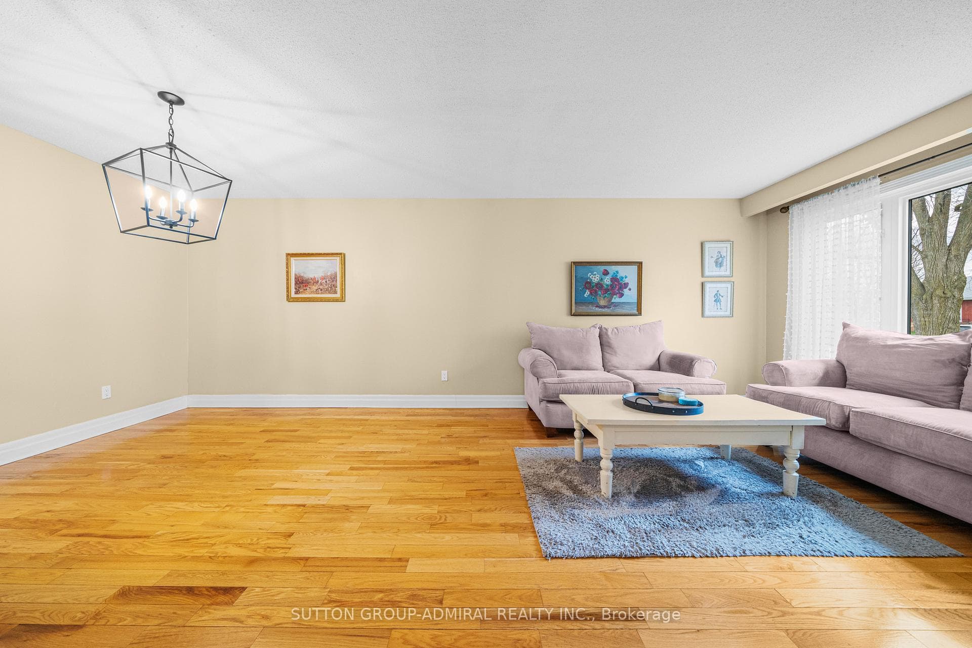 1295 Napier Crescent photo 9