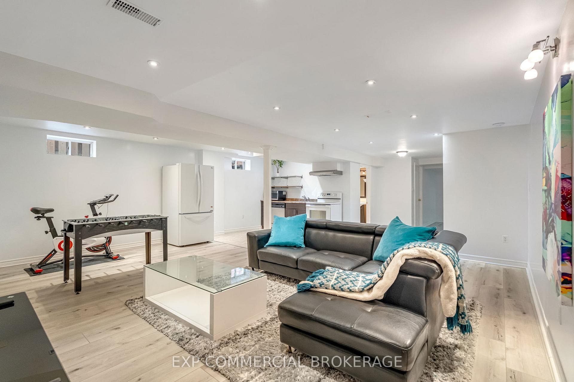 2264 Highcroft Road photo 40