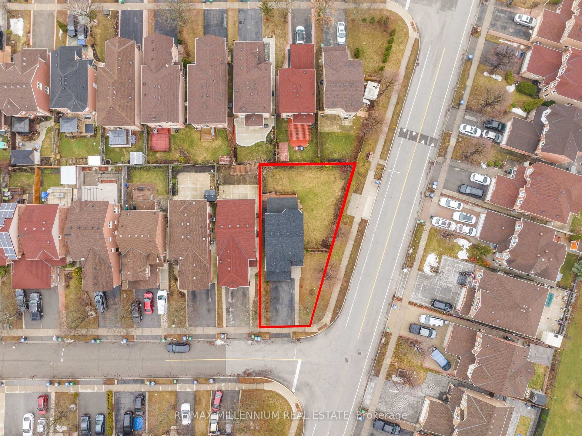 76 Sunley Crescent photo 5