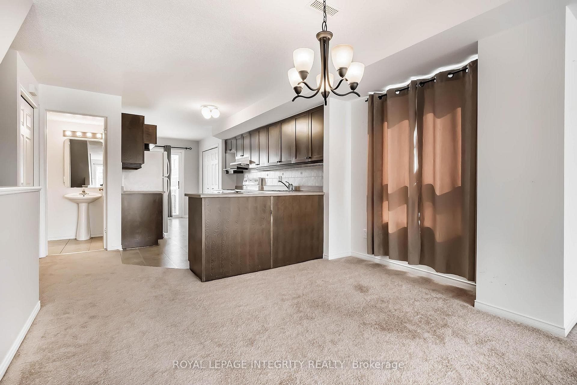 888 LONGFIELDS Drive photo 24