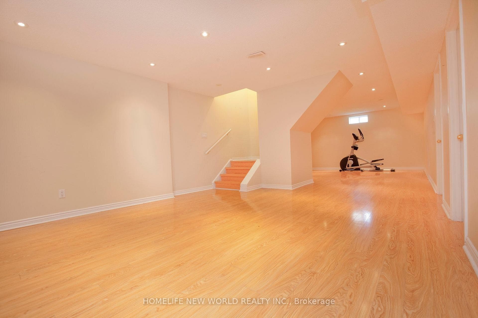 18 Walnut Grove Crescent photo 12