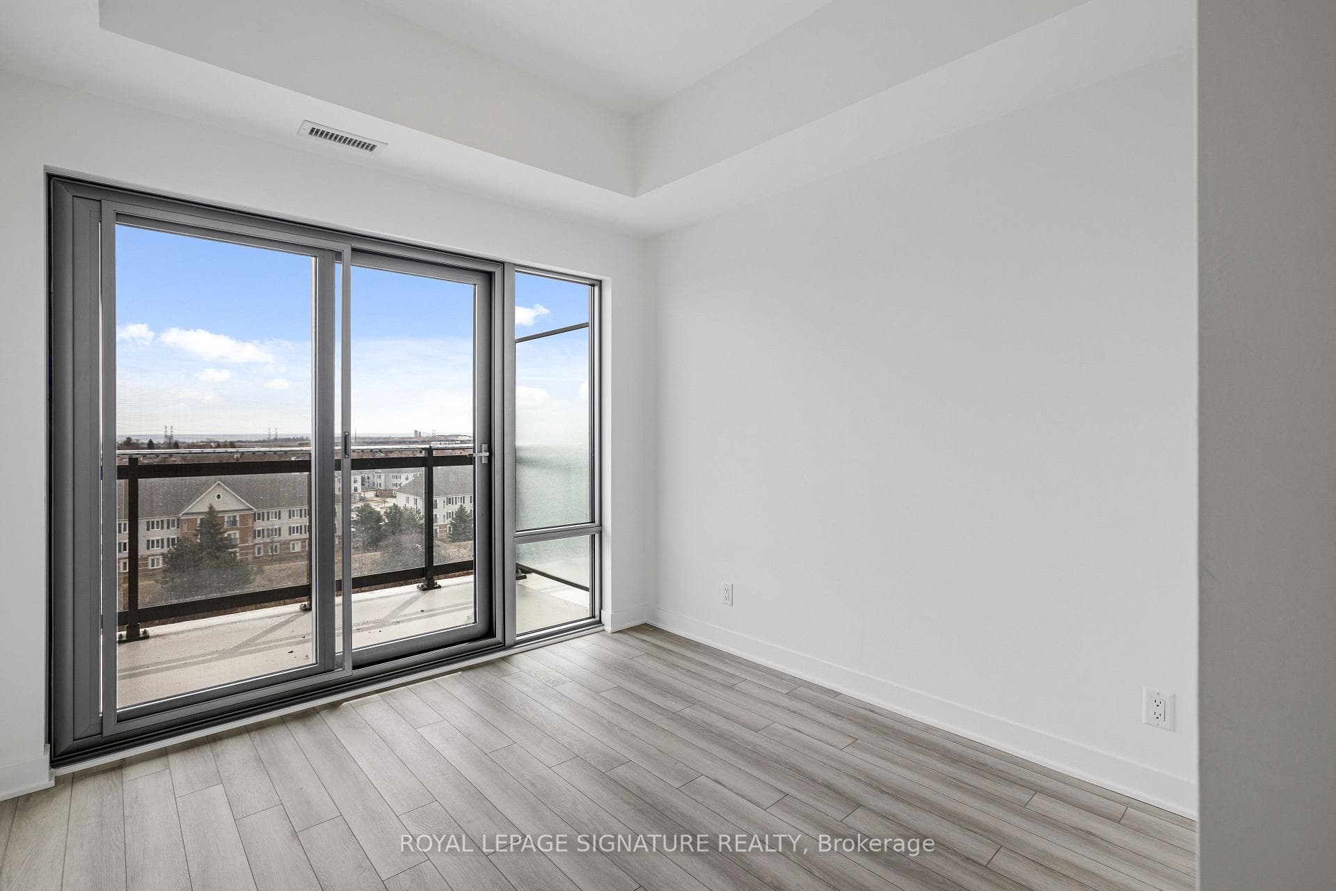 51 Clarington Boulevard Unit 703 photo 17