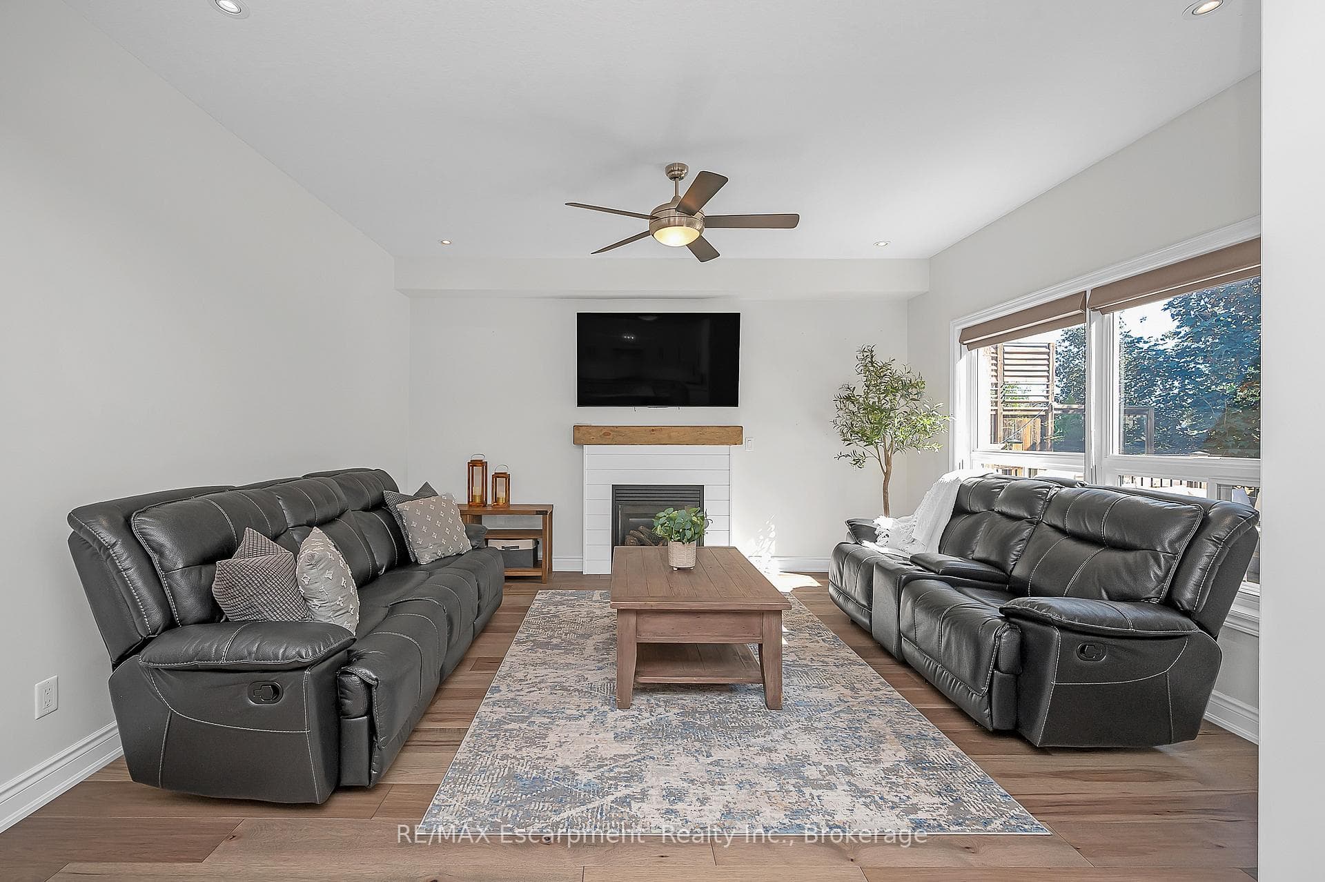 23 Howard Marshall Street photo 12