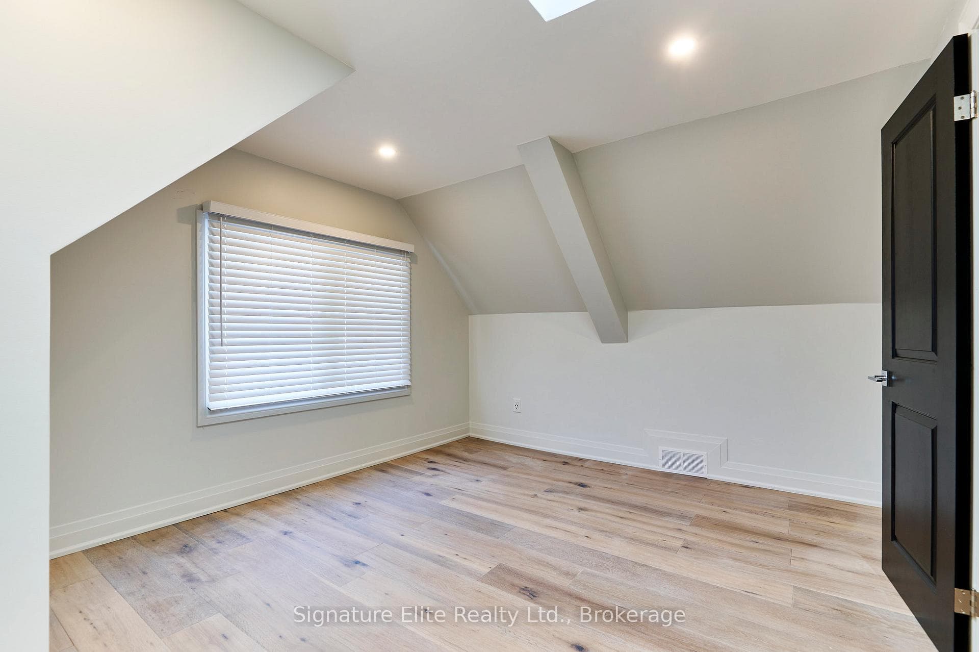 68 Macdonald Avenue Unit Upper photo 17