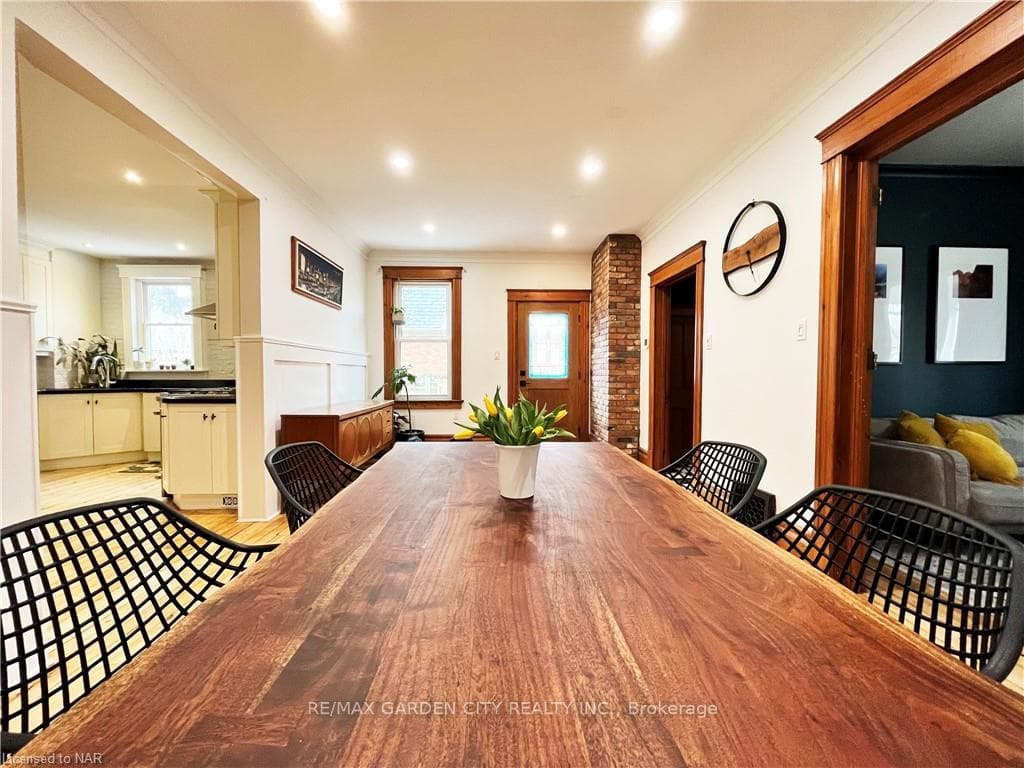 38 Maple Street photo 8