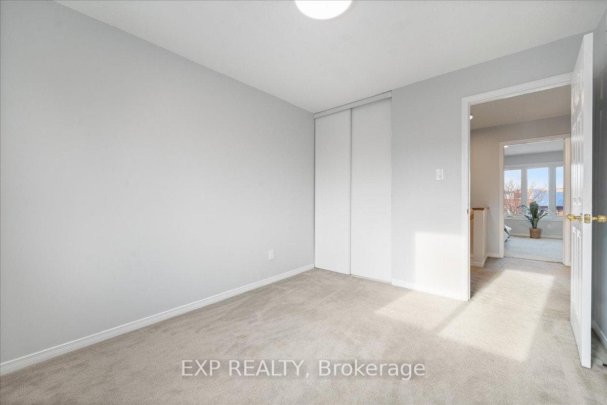 12 Claridge Drive photo 29